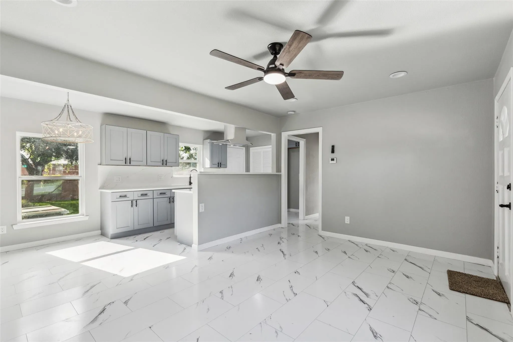 Single Family Residence For Rent in Dallas County , 2504 Avon Drive, Garland, Texas 75041, 3 Bedroom, 2 Bathroom, 1 Garage spaces, 1,092 Sqft, built in 1952, mls#21372958, Real Estate Agent in Garland, Homes For Rent in Dallas county, Homes For Rent in Garland, Realtor in Garland Texas, Real Estate Brokerage Independent Realty Texas, Luminita Cordes Realtor