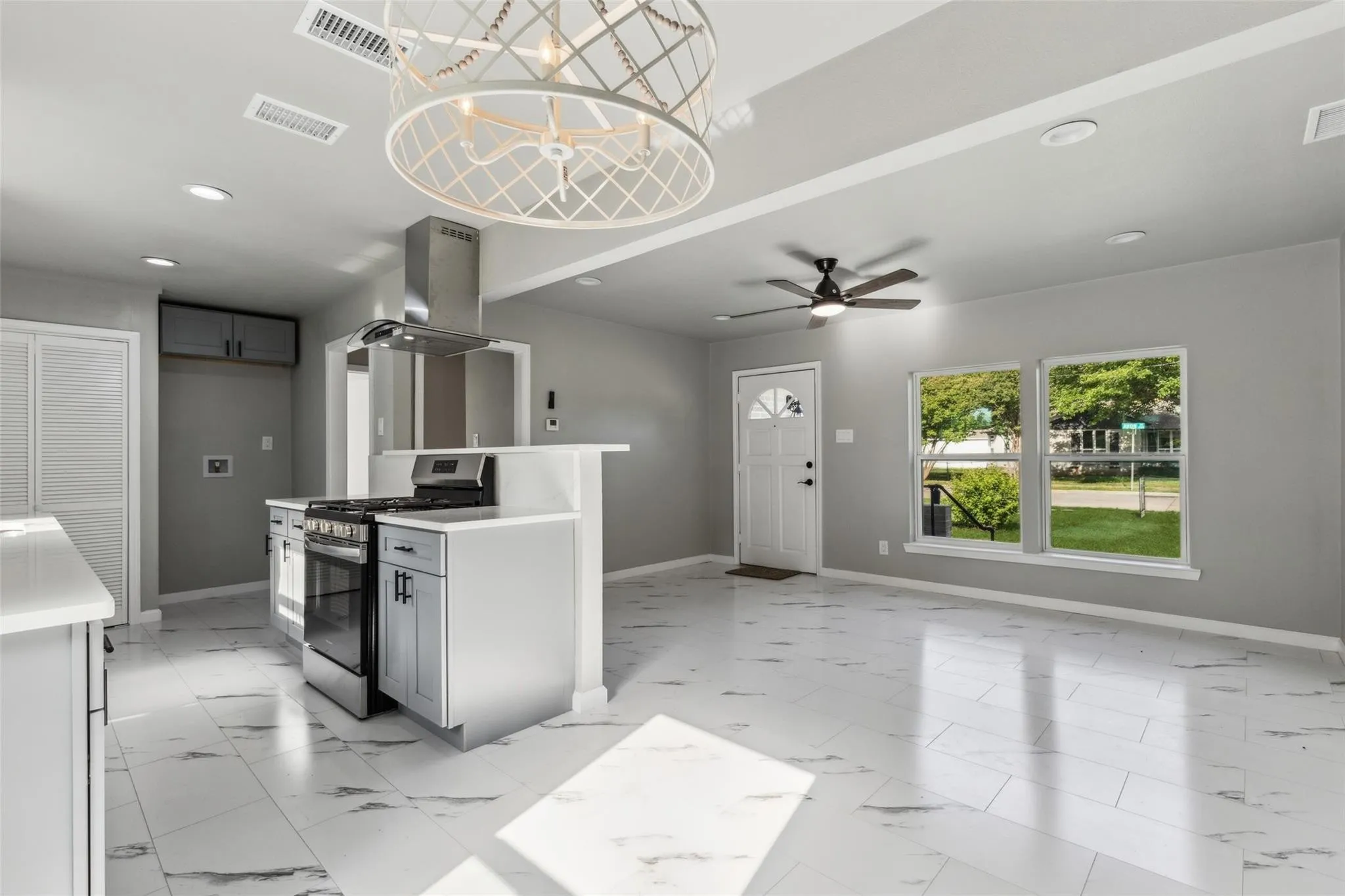 Single Family Residence For Rent in Dallas County , 2504 Avon Drive, Garland, Texas 75041, 3 Bedroom, 2 Bathroom, 1 Garage spaces, 1,092 Sqft, built in 1952, mls#21372958, Real Estate Agent in Garland, Homes For Rent in Dallas county, Homes For Rent in Garland, Realtor in Garland Texas, Real Estate Brokerage Independent Realty Texas, Luminita Cordes Realtor