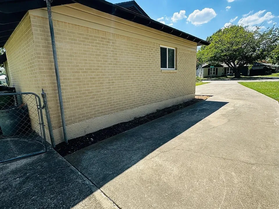 Single Family Residence For Rent in Dallas County , 2504 Avon Drive, Garland, Texas 75041, 3 Bedroom, 2 Bathroom, 1 Garage spaces, 1,092 Sqft, built in 1952, mls#21372958, Real Estate Agent in Garland, Homes For Rent in Dallas county, Homes For Rent in Garland, Realtor in Garland Texas, Real Estate Brokerage Independent Realty Texas, Luminita Cordes Realtor