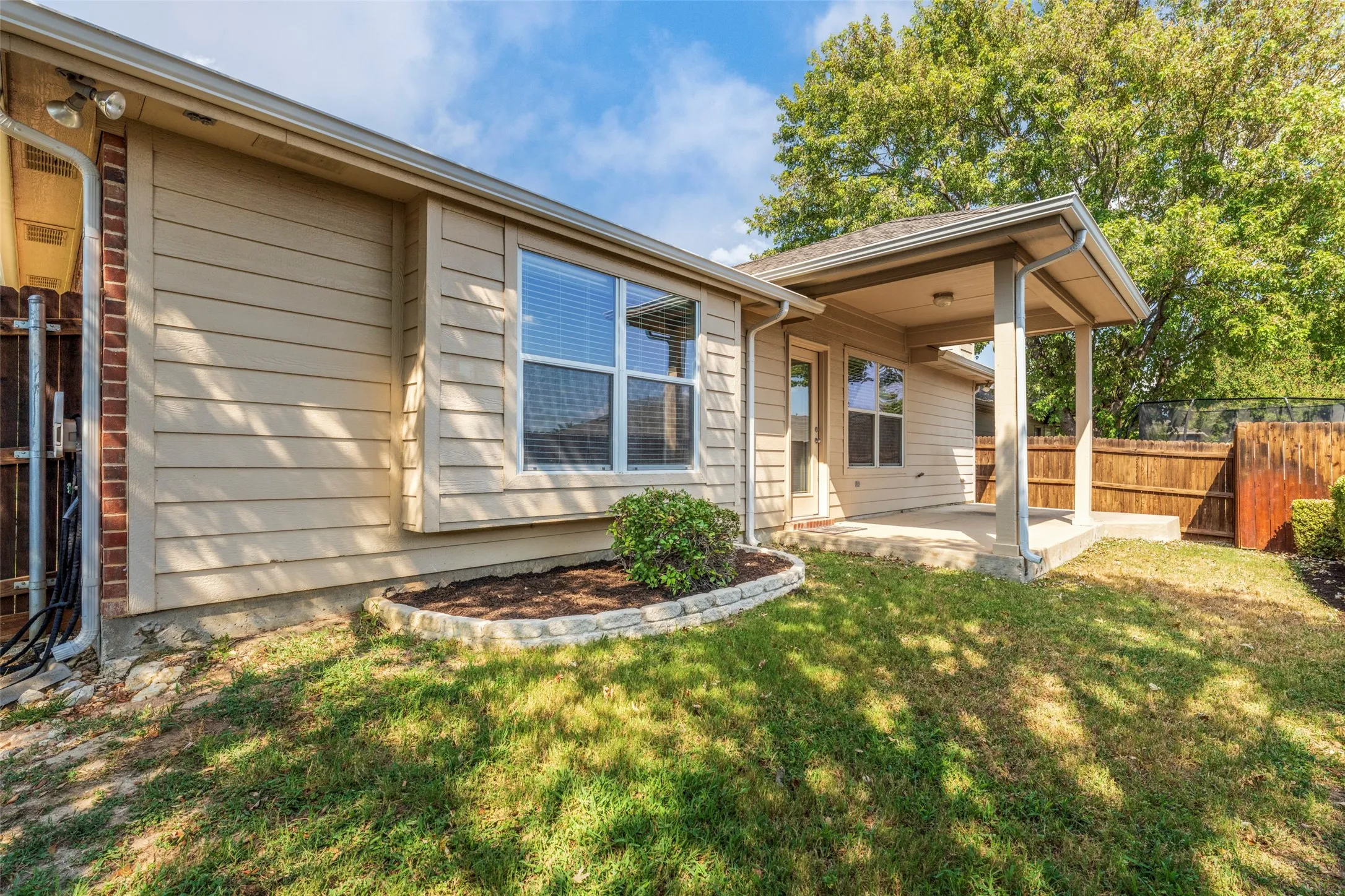 Single Family Residence For Sale in Tarrant County , 6633 Chalk River Drive, Fort Worth, Texas 76179, 3 Bedroom, 2 Bathroom, 2 Garage spaces, 1,859 Sqft, built in 2004, mls#21372770, Real Estate Agent in Fort Worth, Homes For Sale in Tarrant county, Homes For Sale in Fort Worth, Realtor in Fort Worth Texas, Real Estate Brokerage Independent Realty Texas, Luminita Cordes Realtor