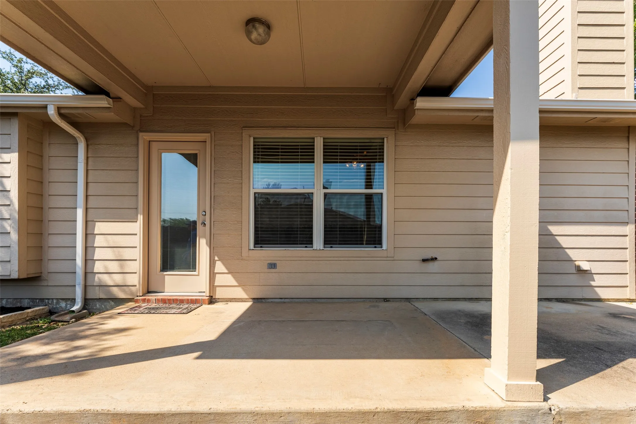 Single Family Residence For Sale in Tarrant County , 6633 Chalk River Drive, Fort Worth, Texas 76179, 3 Bedroom, 2 Bathroom, 2 Garage spaces, 1,859 Sqft, built in 2004, mls#21372770, Real Estate Agent in Fort Worth, Homes For Sale in Tarrant county, Homes For Sale in Fort Worth, Realtor in Fort Worth Texas, Real Estate Brokerage Independent Realty Texas, Luminita Cordes Realtor