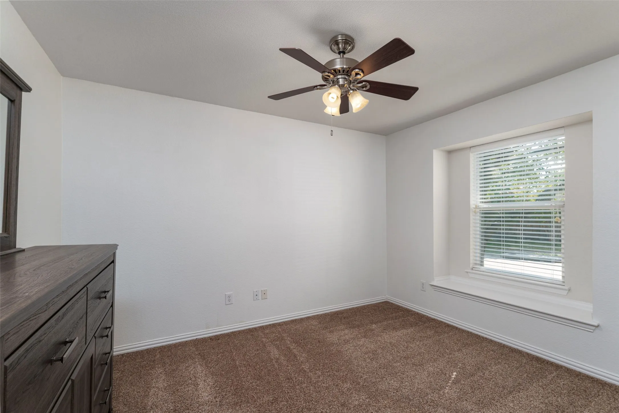 Single Family Residence For Sale in Tarrant County , 6633 Chalk River Drive, Fort Worth, Texas 76179, 3 Bedroom, 2 Bathroom, 2 Garage spaces, 1,859 Sqft, built in 2004, mls#21372770, Real Estate Agent in Fort Worth, Homes For Sale in Tarrant county, Homes For Sale in Fort Worth, Realtor in Fort Worth Texas, Real Estate Brokerage Independent Realty Texas, Luminita Cordes Realtor