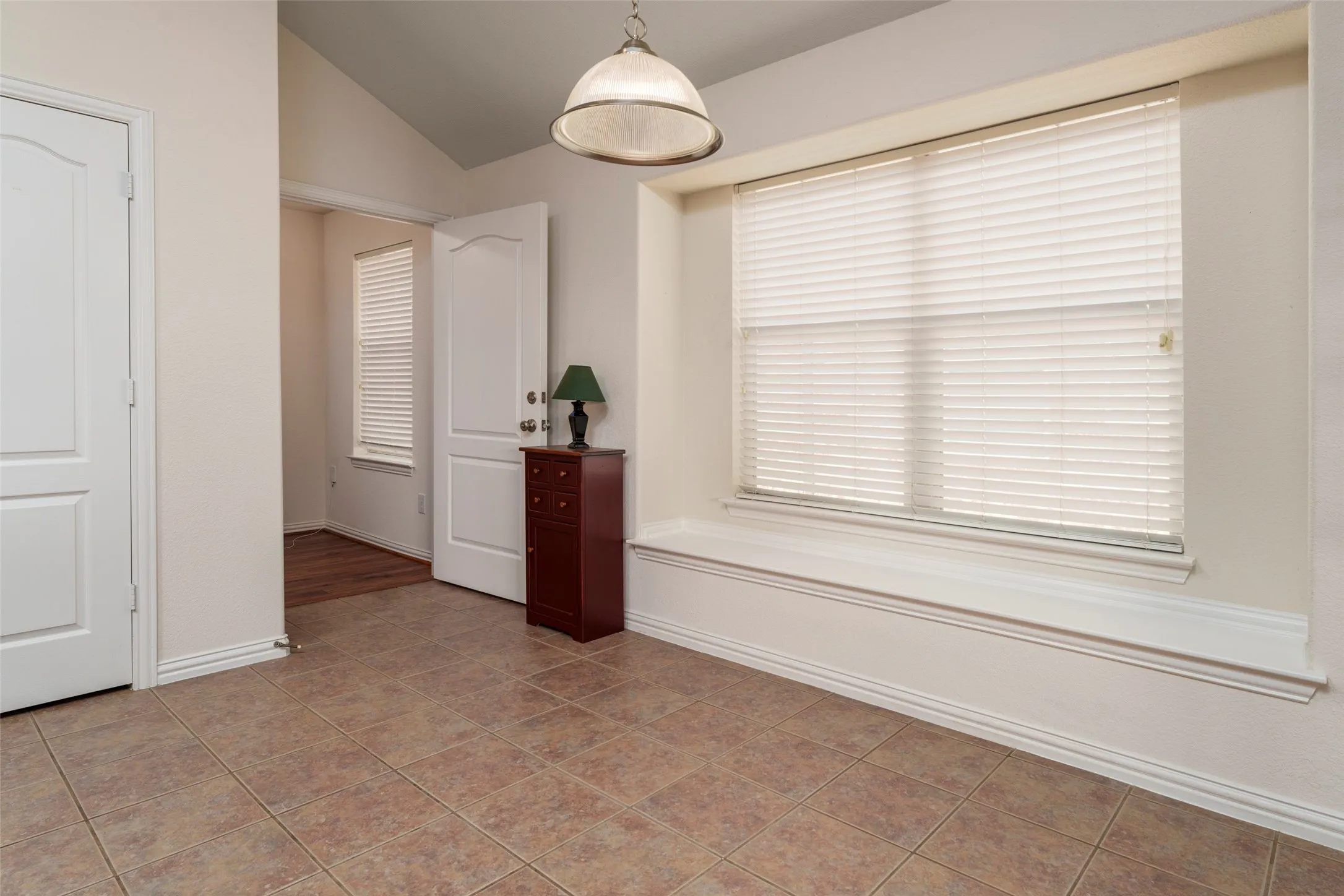 Single Family Residence For Sale in Tarrant County , 6633 Chalk River Drive, Fort Worth, Texas 76179, 3 Bedroom, 2 Bathroom, 2 Garage spaces, 1,859 Sqft, built in 2004, mls#21372770, Real Estate Agent in Fort Worth, Homes For Sale in Tarrant county, Homes For Sale in Fort Worth, Realtor in Fort Worth Texas, Real Estate Brokerage Independent Realty Texas, Luminita Cordes Realtor