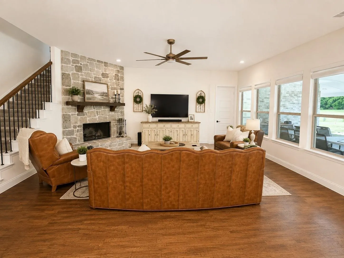 Farm For Sale in Grayson County , 1701 Flint circle Circle, Van Alstyne, Texas 75495, 4 Bedroom, 3 Bathroom, 3 Garage spaces, 3,160 Sqft, built in 2023, mls#21373023, Real Estate Agent in Van Alstyne, Homes For Sale in Grayson county, Homes For Sale in Van Alstyne, Realtor in Van Alstyne Texas, Real Estate Brokerage Independent Realty Texas, Luminita Cordes Realtor