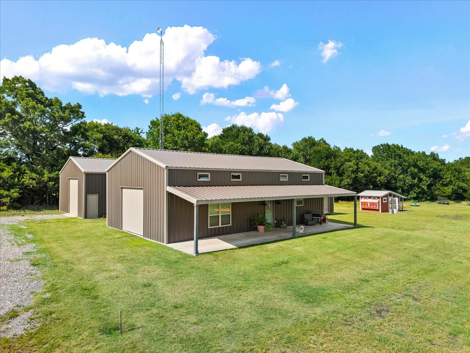 Farm For Sale in Fannin County , 1284 COUNTY ROAD 4940, Leonard, Texas 75452, 4 Bedroom, 5 Bathroom, 3 Garage spaces, 4,605 Sqft, built in 2022, mls#21373022, Real Estate Agent in Leonard, Homes For Sale in Fannin county, Homes For Sale in Leonard, Realtor in Leonard Texas, Real Estate Brokerage Independent Realty Texas, Luminita Cordes Realtor