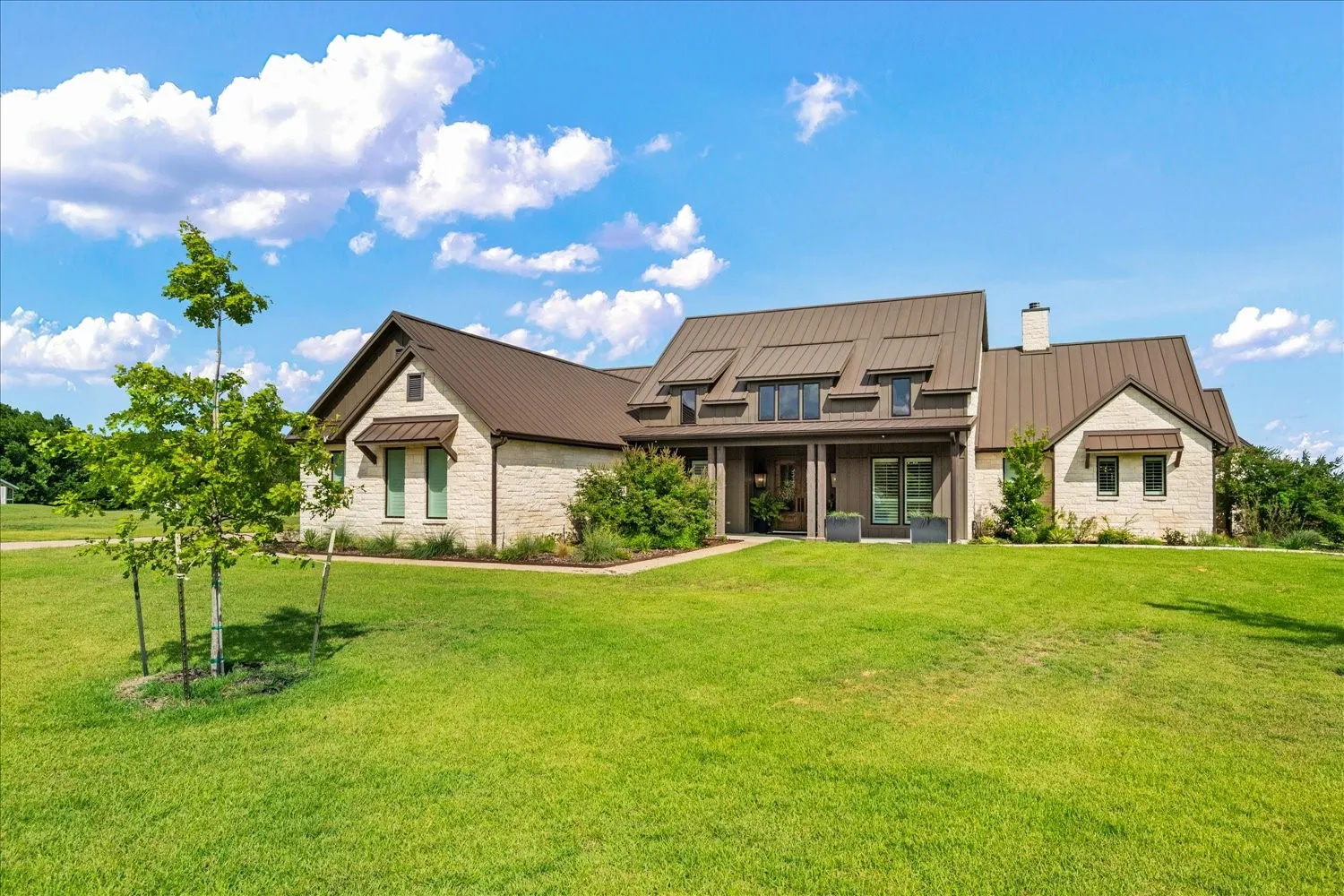 Farm For Sale in Fannin County , 1284 COUNTY ROAD 4940, Leonard, Texas 75452, 4 Bedroom, 5 Bathroom, 3 Garage spaces, 4,605 Sqft, built in 2022, mls#21373022, Real Estate Agent in Leonard, Homes For Sale in Fannin county, Homes For Sale in Leonard, Realtor in Leonard Texas, Real Estate Brokerage Independent Realty Texas, Luminita Cordes Realtor