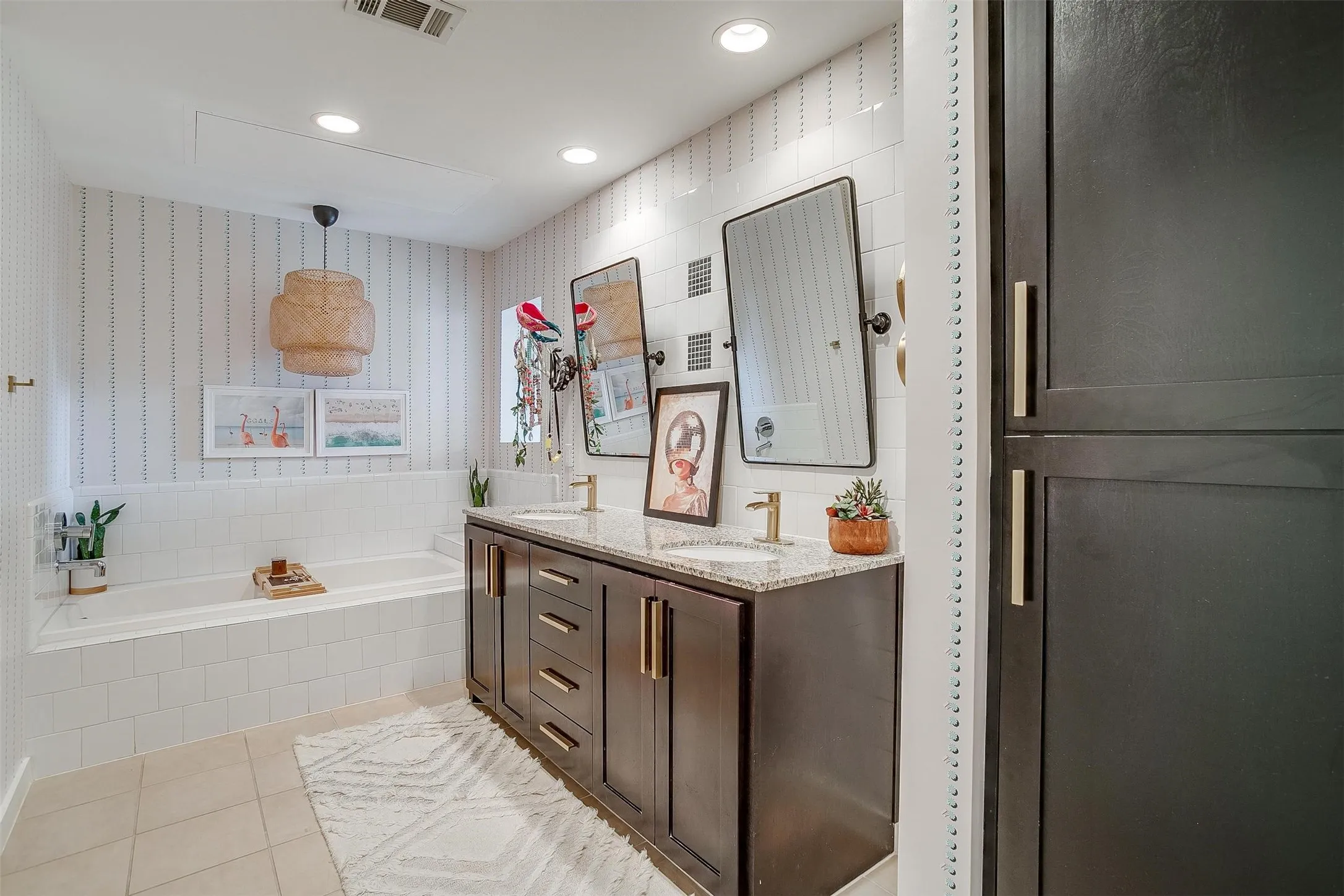 Condominium For Sale in Tarrant County , 2608 Museum Way 3206, Fort Worth, Texas 76107, 2 Bedroom, 3 Bathroom, 1 Garage spaces, 1,730 Sqft, built in 2006, mls#21367396, Real Estate Agent in Fort Worth, Homes For Sale in Tarrant county, Homes For Sale in Fort Worth, Realtor in Fort Worth Texas, Real Estate Brokerage Independent Realty Texas, Luminita Cordes Realtor
