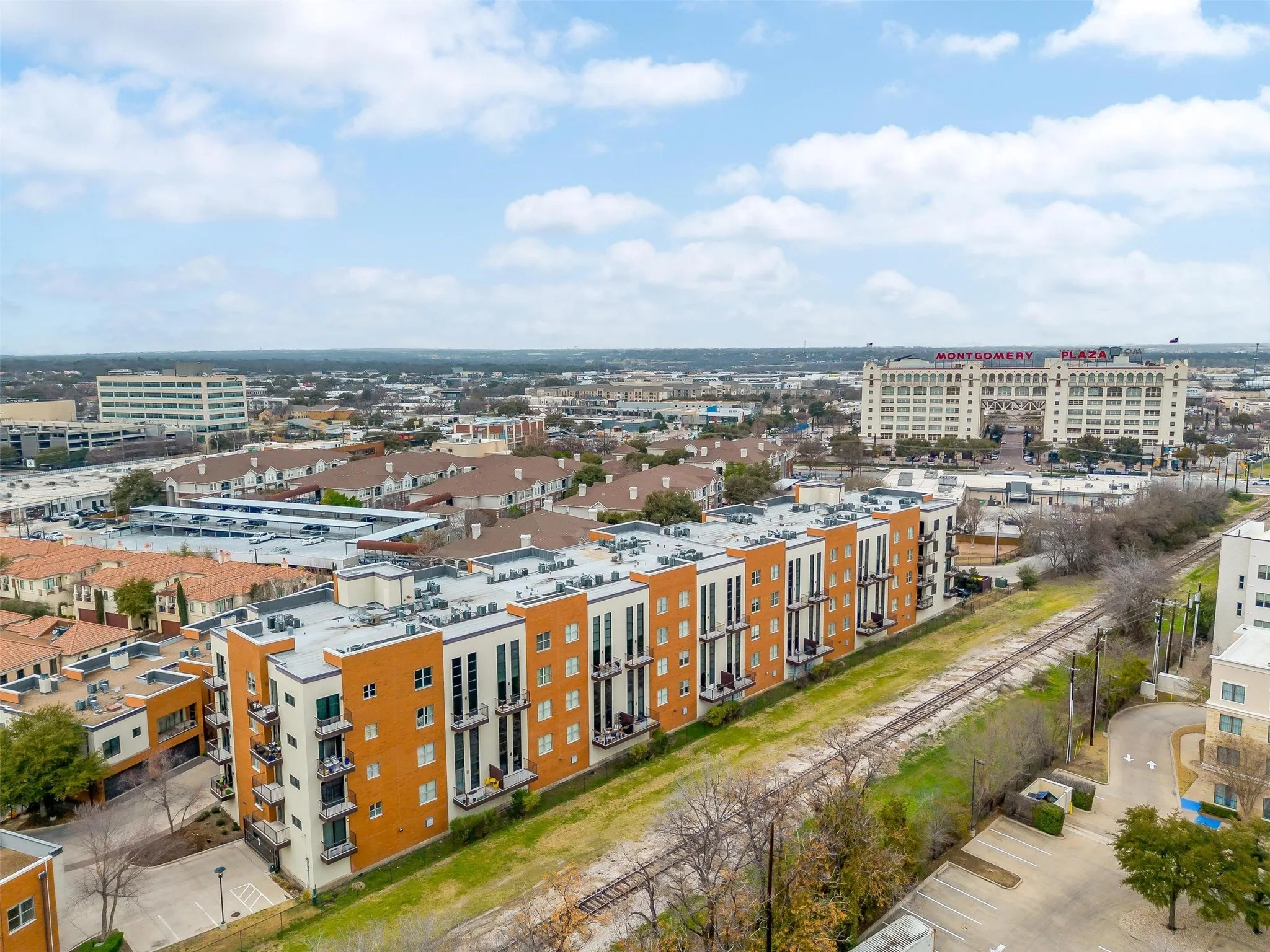 Condominium For Sale in Tarrant County , 2608 Museum Way 3206, Fort Worth, Texas 76107, 2 Bedroom, 3 Bathroom, 1 Garage spaces, 1,730 Sqft, built in 2006, mls#21367396, Real Estate Agent in Fort Worth, Homes For Sale in Tarrant county, Homes For Sale in Fort Worth, Realtor in Fort Worth Texas, Real Estate Brokerage Independent Realty Texas, Luminita Cordes Realtor