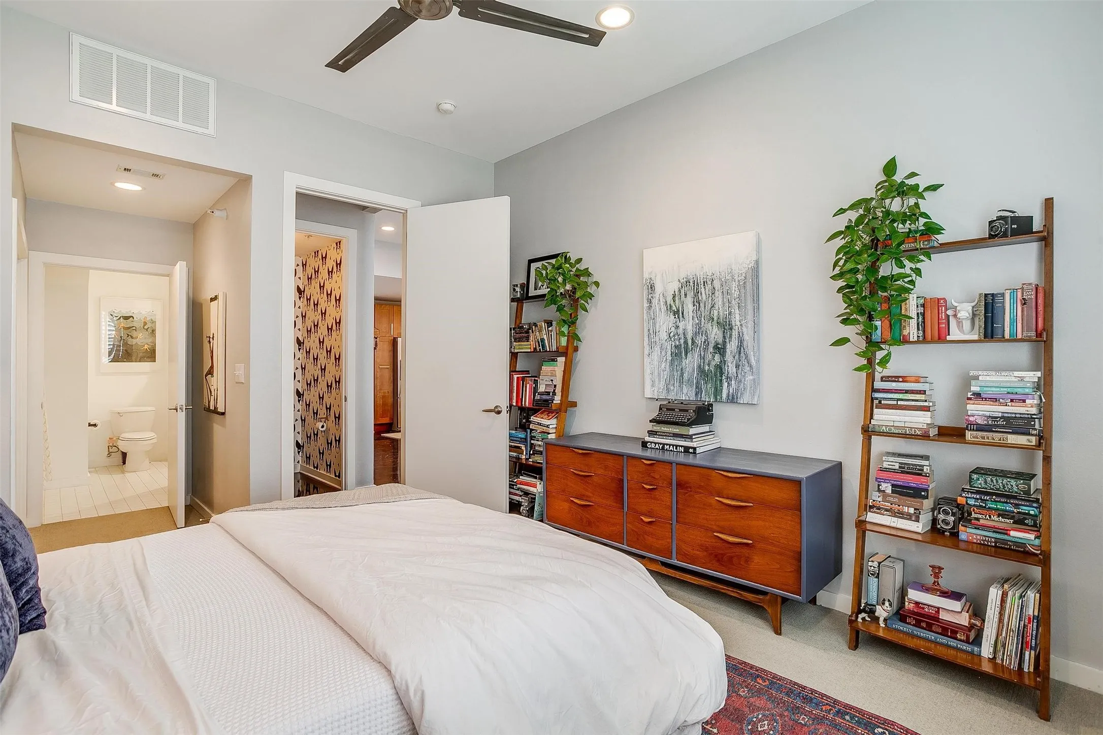 Condominium For Sale in Tarrant County , 2608 Museum Way 3206, Fort Worth, Texas 76107, 2 Bedroom, 3 Bathroom, 1 Garage spaces, 1,730 Sqft, built in 2006, mls#21367396, Real Estate Agent in Fort Worth, Homes For Sale in Tarrant county, Homes For Sale in Fort Worth, Realtor in Fort Worth Texas, Real Estate Brokerage Independent Realty Texas, Luminita Cordes Realtor