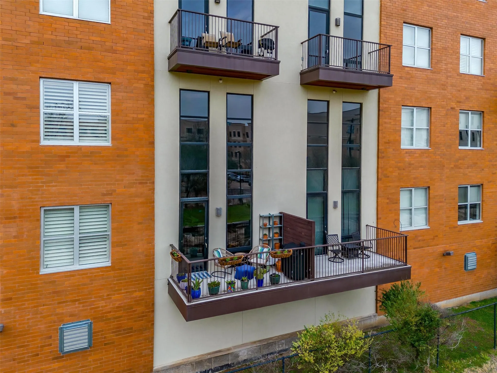 Condominium For Sale in Tarrant County , 2608 Museum Way 3206, Fort Worth, Texas 76107, 2 Bedroom, 3 Bathroom, 1 Garage spaces, 1,730 Sqft, built in 2006, mls#21367396, Real Estate Agent in Fort Worth, Homes For Sale in Tarrant county, Homes For Sale in Fort Worth, Realtor in Fort Worth Texas, Real Estate Brokerage Independent Realty Texas, Luminita Cordes Realtor