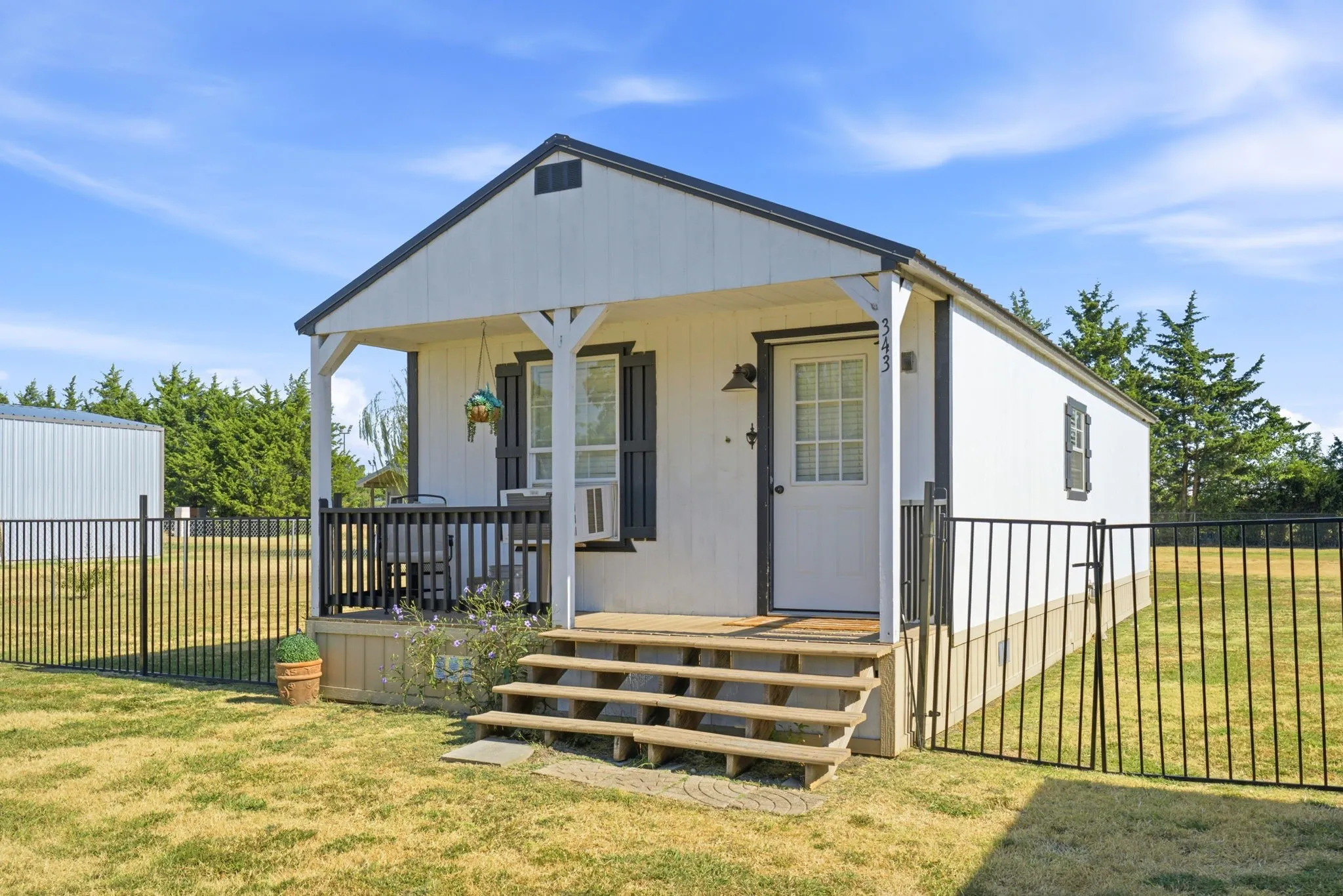 1 bed 1 bath guest house
