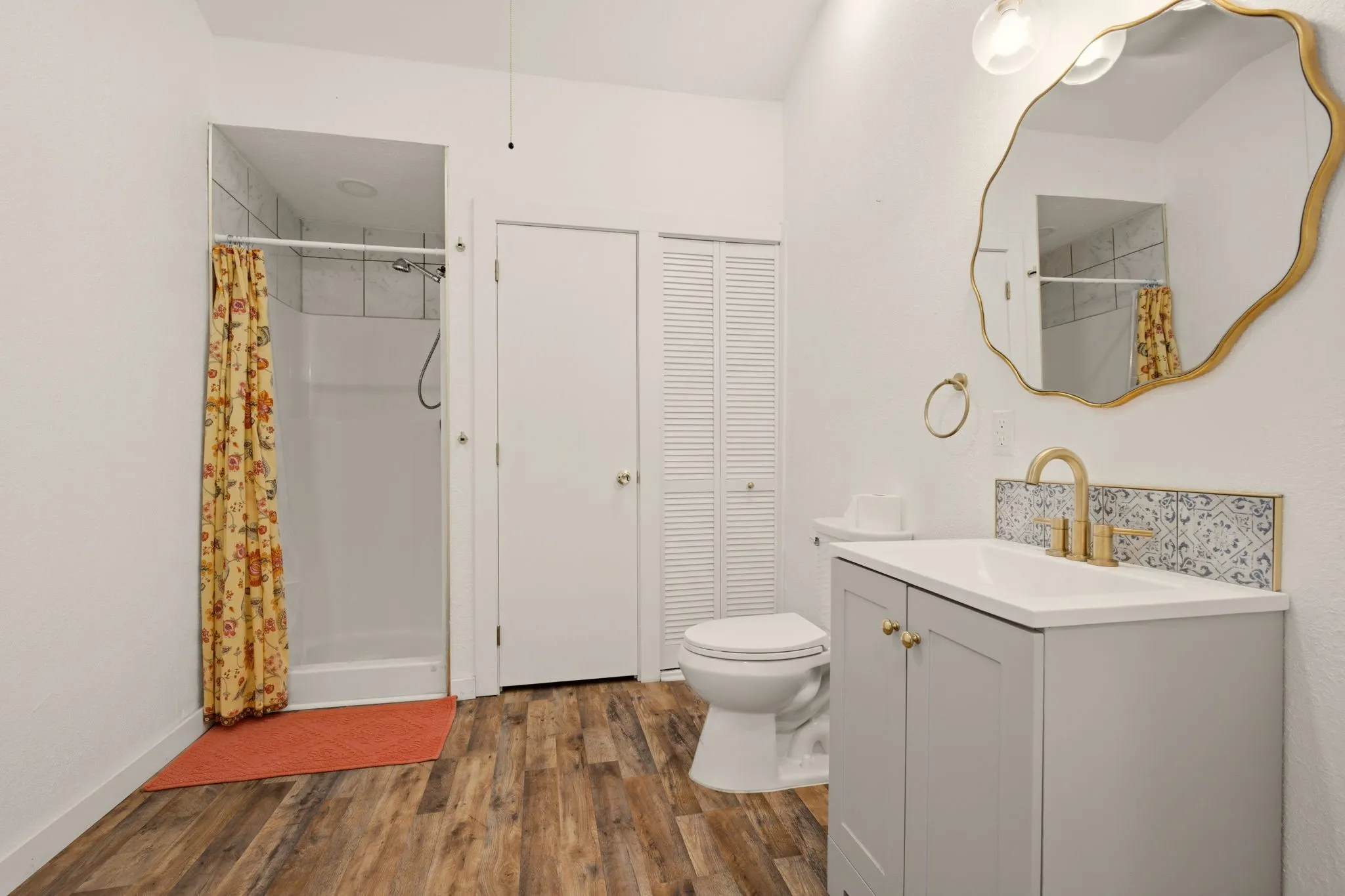 Guest house bathroom with W&D hookup
