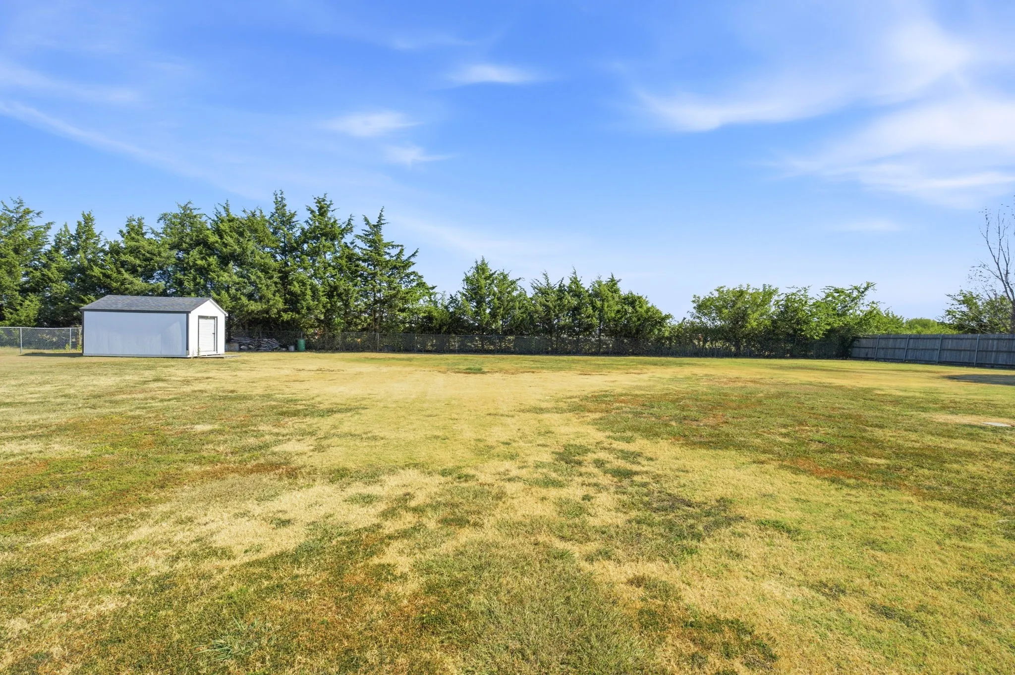 Single Family Residence For Sale in Fannin County , 355 County Road 4225, Bonham, Texas 75418, 3 Bedroom, 2 Bathroom, Garage spaces, 1,617 Sqft, built in 2000, mls#21371740, Real Estate Agent in Bonham, Homes For Sale in Fannin county, Homes For Sale in Bonham, Realtor in Bonham Texas, Real Estate Brokerage Independent Realty Texas, Luminita Cordes Realtor