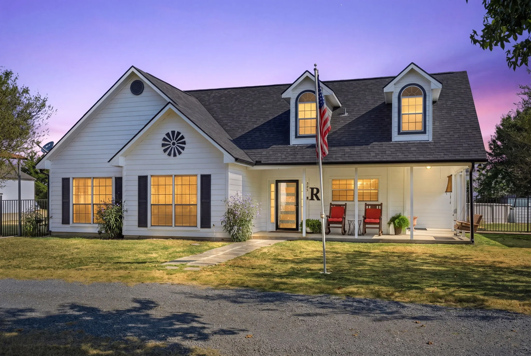 Single Family Residence For Sale in Fannin County , 355 County Road 4225, Bonham, Texas 75418, 3 Bedroom, 2 Bathroom, Garage spaces, 1,617 Sqft, built in 2000, mls#21371740, Real Estate Agent in Bonham, Homes For Sale in Fannin county, Homes For Sale in Bonham, Realtor in Bonham Texas, Real Estate Brokerage Independent Realty Texas, Luminita Cordes Realtor