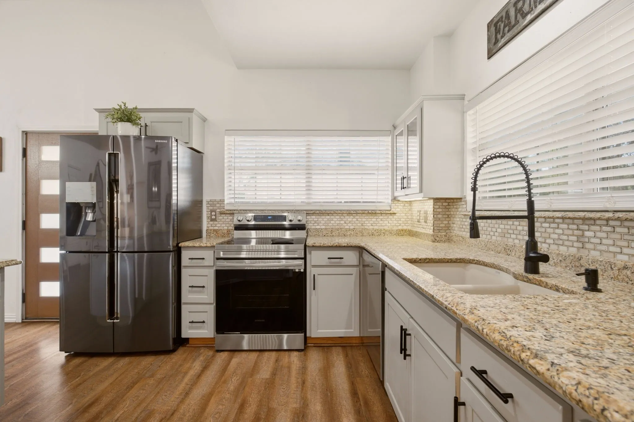 Single Family Residence For Sale in Fannin County , 355 County Road 4225, Bonham, Texas 75418, 3 Bedroom, 2 Bathroom, Garage spaces, 1,617 Sqft, built in 2000, mls#21371740, Real Estate Agent in Bonham, Homes For Sale in Fannin county, Homes For Sale in Bonham, Realtor in Bonham Texas, Real Estate Brokerage Independent Realty Texas, Luminita Cordes Realtor