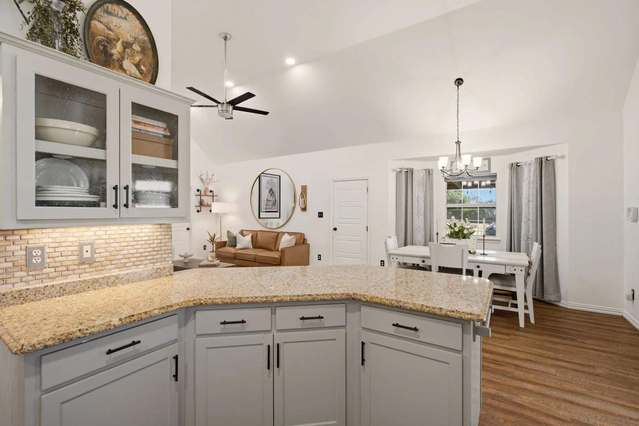 Single Family Residence For Sale in Fannin County , 355 County Road 4225, Bonham, Texas 75418, 3 Bedroom, 2 Bathroom, Garage spaces, 1,617 Sqft, built in 2000, mls#21371740, Real Estate Agent in Bonham, Homes For Sale in Fannin county, Homes For Sale in Bonham, Realtor in Bonham Texas, Real Estate Brokerage Independent Realty Texas, Luminita Cordes Realtor