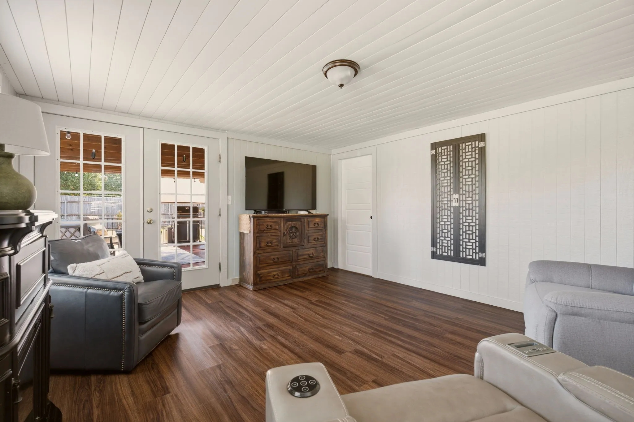 Can be used as an office, workout room, or game room