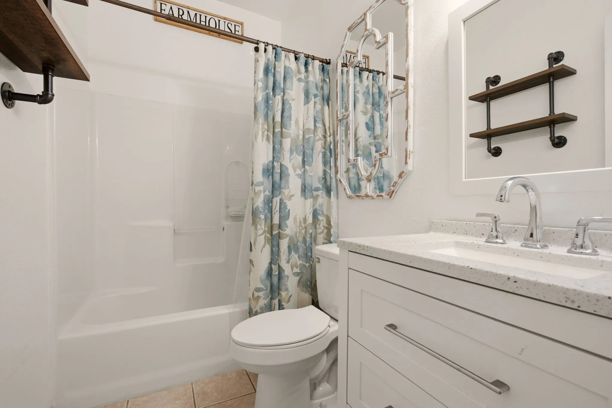 Single Family Residence For Sale in Fannin County , 355 County Road 4225, Bonham, Texas 75418, 3 Bedroom, 2 Bathroom, Garage spaces, 1,617 Sqft, built in 2000, mls#21371740, Real Estate Agent in Bonham, Homes For Sale in Fannin county, Homes For Sale in Bonham, Realtor in Bonham Texas, Real Estate Brokerage Independent Realty Texas, Luminita Cordes Realtor