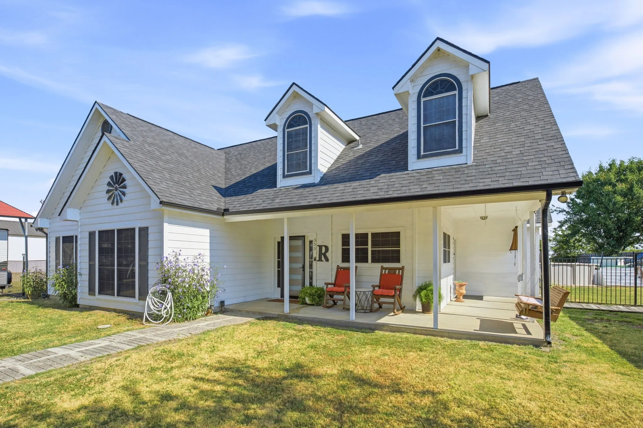 Single Family Residence For Sale in Fannin County , 355 County Road 4225, Bonham, Texas 75418, 3 Bedroom, 2 Bathroom, Garage spaces, 1,617 Sqft, built in 2000, mls#21371740, Real Estate Agent in Bonham, Homes For Sale in Fannin county, Homes For Sale in Bonham, Realtor in Bonham Texas, Real Estate Brokerage Independent Realty Texas, Luminita Cordes Realtor