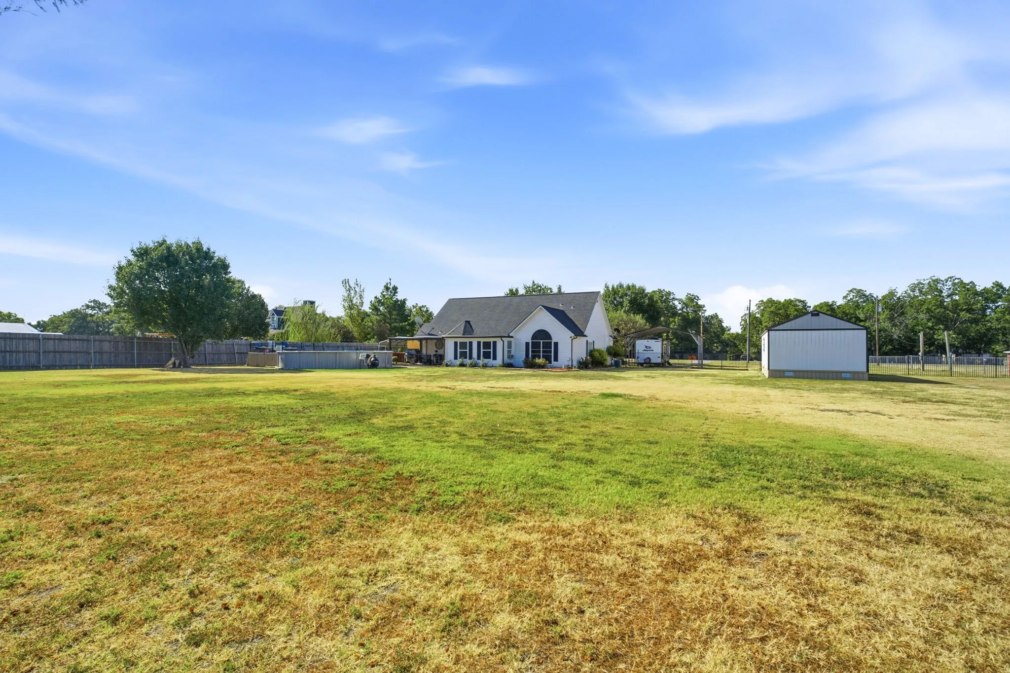 Single Family Residence For Sale in Fannin County , 355 County Road 4225, Bonham, Texas 75418, 3 Bedroom, 2 Bathroom, Garage spaces, 1,617 Sqft, built in 2000, mls#21371740, Real Estate Agent in Bonham, Homes For Sale in Fannin county, Homes For Sale in Bonham, Realtor in Bonham Texas, Real Estate Brokerage Independent Realty Texas, Luminita Cordes Realtor