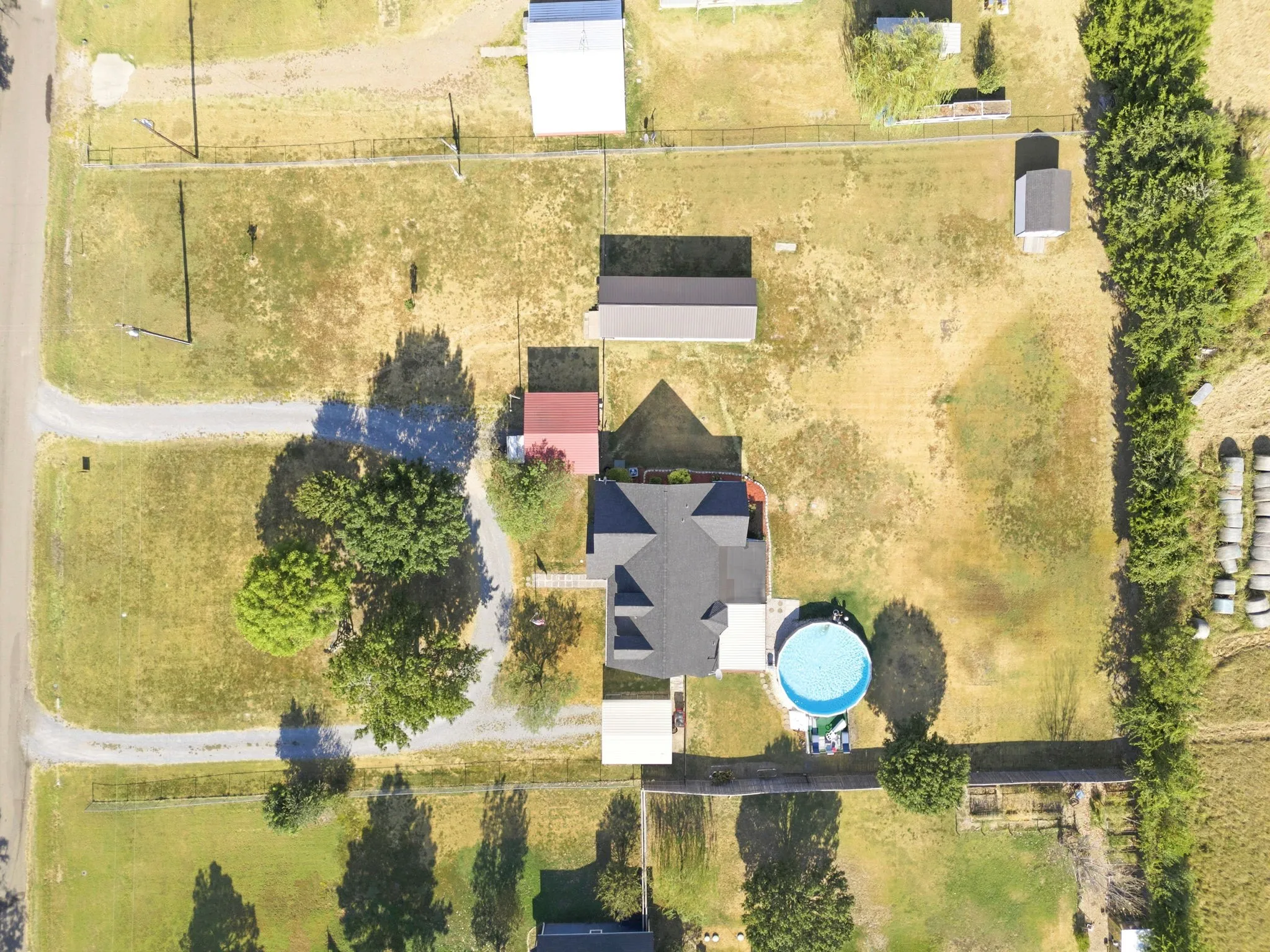 Single Family Residence For Sale in Fannin County , 355 County Road 4225, Bonham, Texas 75418, 3 Bedroom, 2 Bathroom, Garage spaces, 1,617 Sqft, built in 2000, mls#21371740, Real Estate Agent in Bonham, Homes For Sale in Fannin county, Homes For Sale in Bonham, Realtor in Bonham Texas, Real Estate Brokerage Independent Realty Texas, Luminita Cordes Realtor