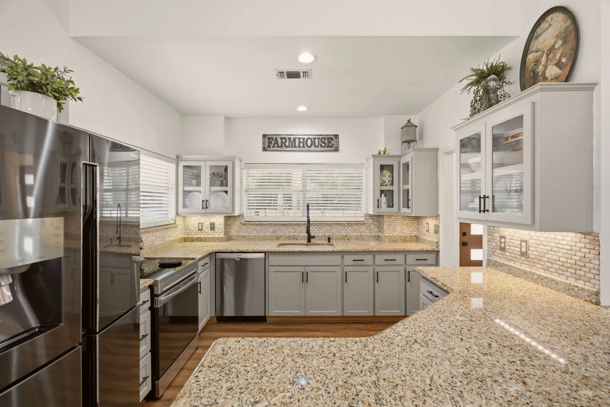 Single Family Residence For Sale in Fannin County , 355 County Road 4225, Bonham, Texas 75418, 3 Bedroom, 2 Bathroom, Garage spaces, 1,617 Sqft, built in 2000, mls#21371740, Real Estate Agent in Bonham, Homes For Sale in Fannin county, Homes For Sale in Bonham, Realtor in Bonham Texas, Real Estate Brokerage Independent Realty Texas, Luminita Cordes Realtor