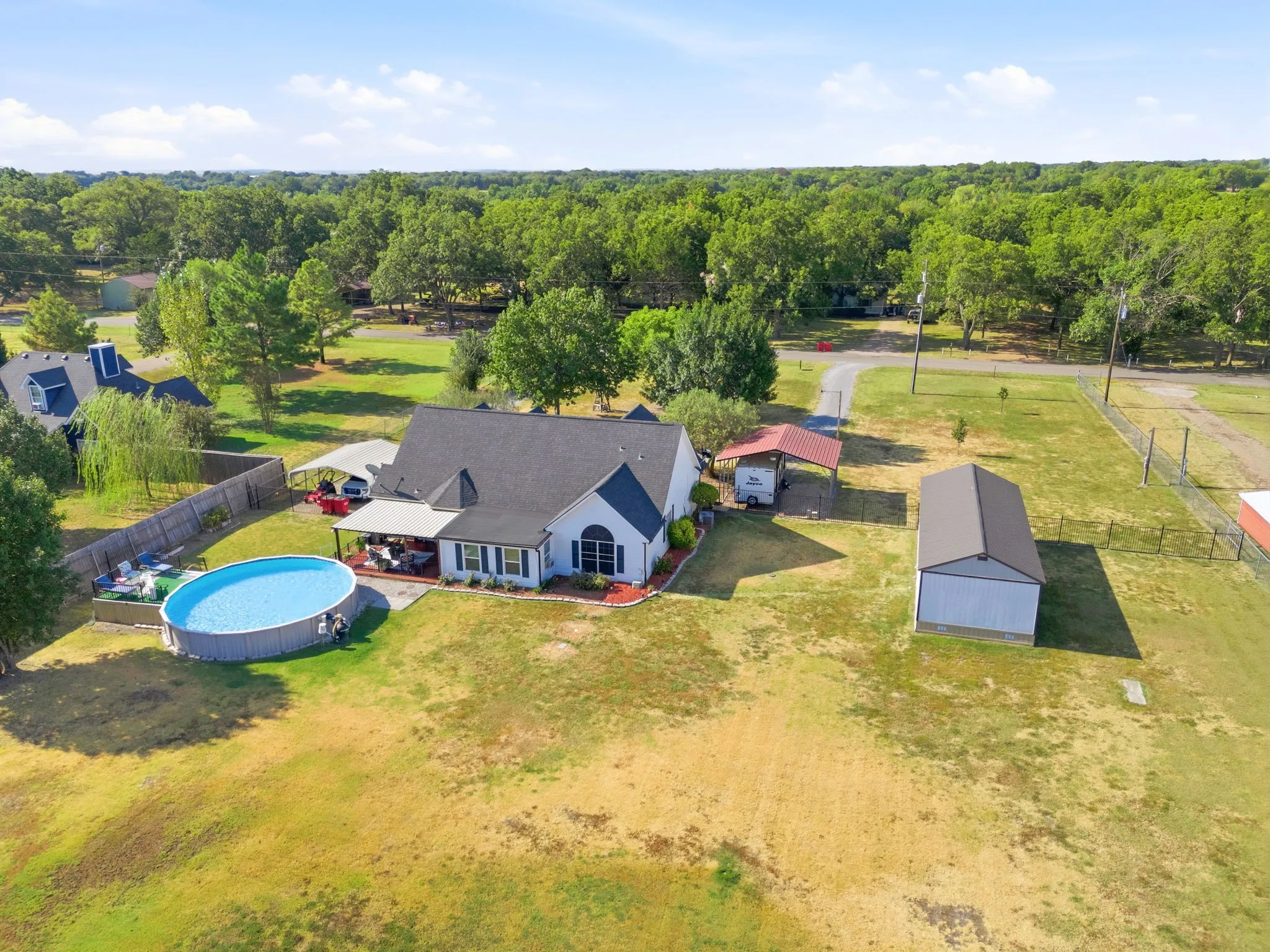 Single Family Residence For Sale in Fannin County , 355 County Road 4225, Bonham, Texas 75418, 3 Bedroom, 2 Bathroom, Garage spaces, 1,617 Sqft, built in 2000, mls#21371740, Real Estate Agent in Bonham, Homes For Sale in Fannin county, Homes For Sale in Bonham, Realtor in Bonham Texas, Real Estate Brokerage Independent Realty Texas, Luminita Cordes Realtor