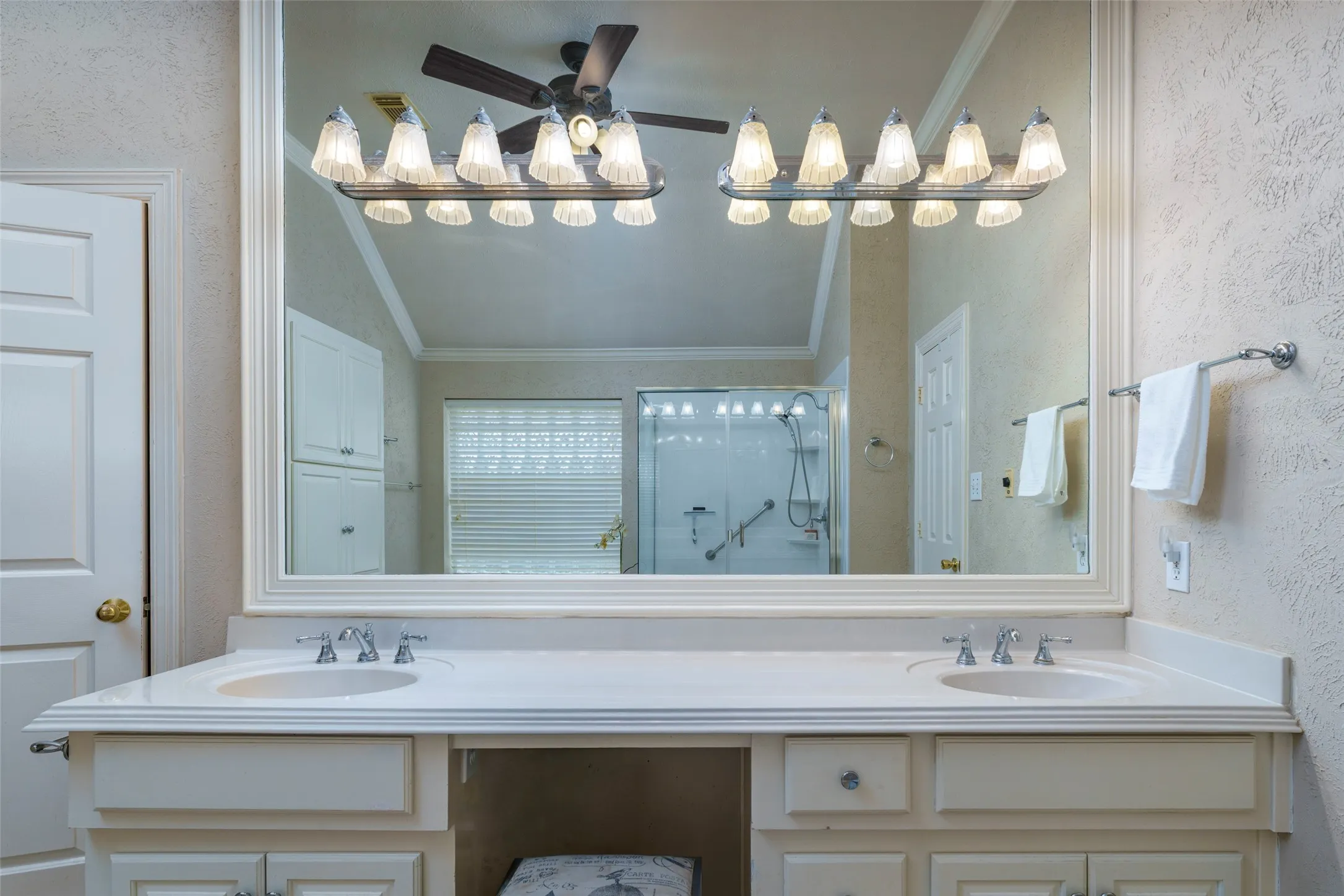 Dual vanity with integrated sinks and chrome fixtures