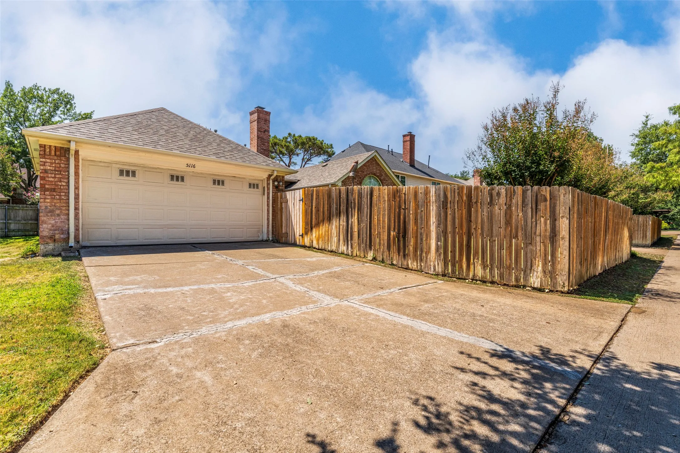 Single Family Residence For Sale in Tarrant County , 5116 Dewdrop Lane, Fort Worth, Texas 76123, 4 Bedroom, 2 Bathroom, 2 Garage spaces, 2,478 Sqft, built in 1993, mls#21372837, Real Estate Agent in Fort Worth, Homes For Sale in Tarrant county, Homes For Sale in Fort Worth, Realtor in Fort Worth Texas, Real Estate Brokerage Independent Realty Texas, Luminita Cordes Realtor