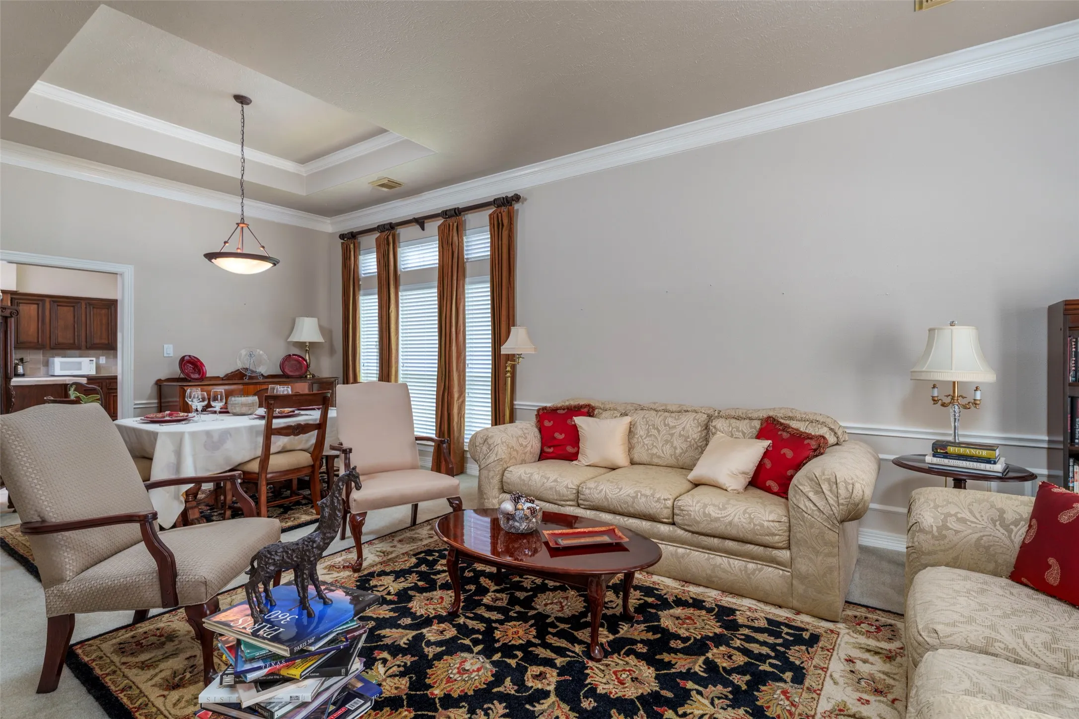 Tray ceiling with crown molding