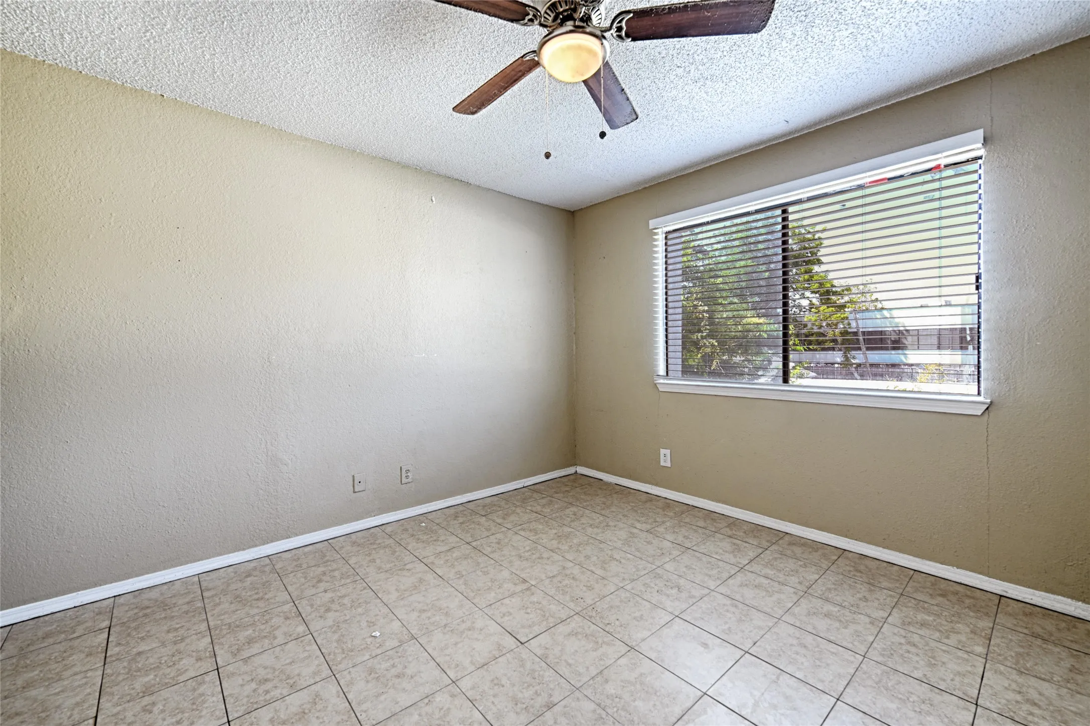 Condominium For Rent in Dallas County , 13219 Emily Road 4201D, Dallas, Texas 75240, 1 Bedroom, 1 Bathroom, 1 Garage spaces, 667 Sqft, built in 1982, mls#21372649, Real Estate Agent in Dallas, Homes For Rent in Dallas county, Homes For Rent in Dallas, Realtor in Dallas Texas, Real Estate Brokerage Independent Realty Texas, Luminita Cordes Realtor