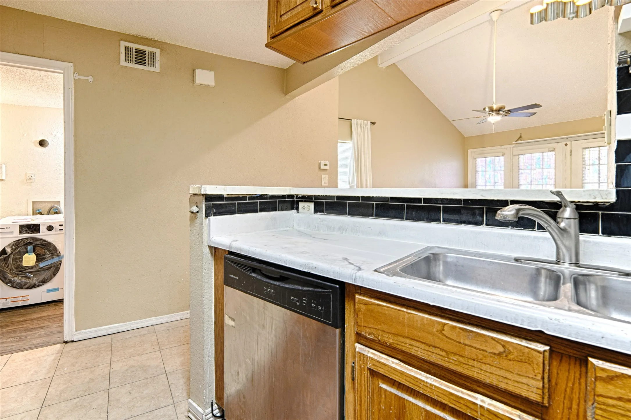 Condominium For Rent in Dallas County , 13219 Emily Road 4201D, Dallas, Texas 75240, 1 Bedroom, 1 Bathroom, 1 Garage spaces, 667 Sqft, built in 1982, mls#21372649, Real Estate Agent in Dallas, Homes For Rent in Dallas county, Homes For Rent in Dallas, Realtor in Dallas Texas, Real Estate Brokerage Independent Realty Texas, Luminita Cordes Realtor
