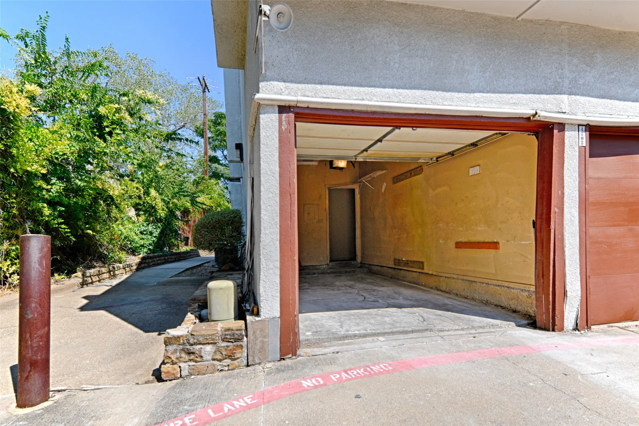 Condominium For Rent in Dallas County , 13219 Emily Road 4201D, Dallas, Texas 75240, 1 Bedroom, 1 Bathroom, 1 Garage spaces, 667 Sqft, built in 1982, mls#21372649, Real Estate Agent in Dallas, Homes For Rent in Dallas county, Homes For Rent in Dallas, Realtor in Dallas Texas, Real Estate Brokerage Independent Realty Texas, Luminita Cordes Realtor