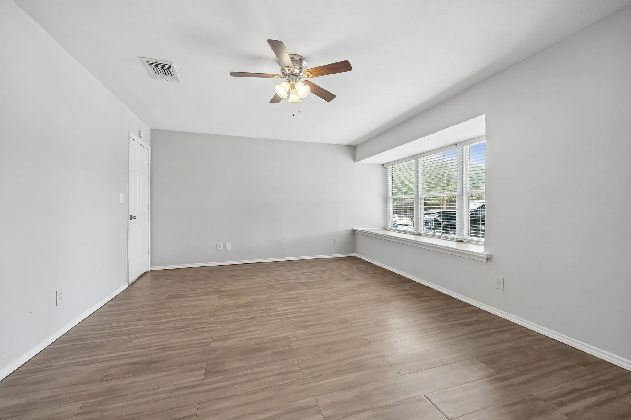 Single Family Residence For Sale in Dallas County , 12333 Ferris Creek Lane, Dallas, Texas 75243, 3 Bedroom, 2 Bathroom, 2 Garage spaces, 1,895 Sqft, built in 1978, mls#21372602, Real Estate Agent in Dallas, Homes For Sale in Dallas county, Homes For Sale in Dallas, Realtor in Dallas Texas, Real Estate Brokerage Independent Realty Texas, Luminita Cordes Realtor
