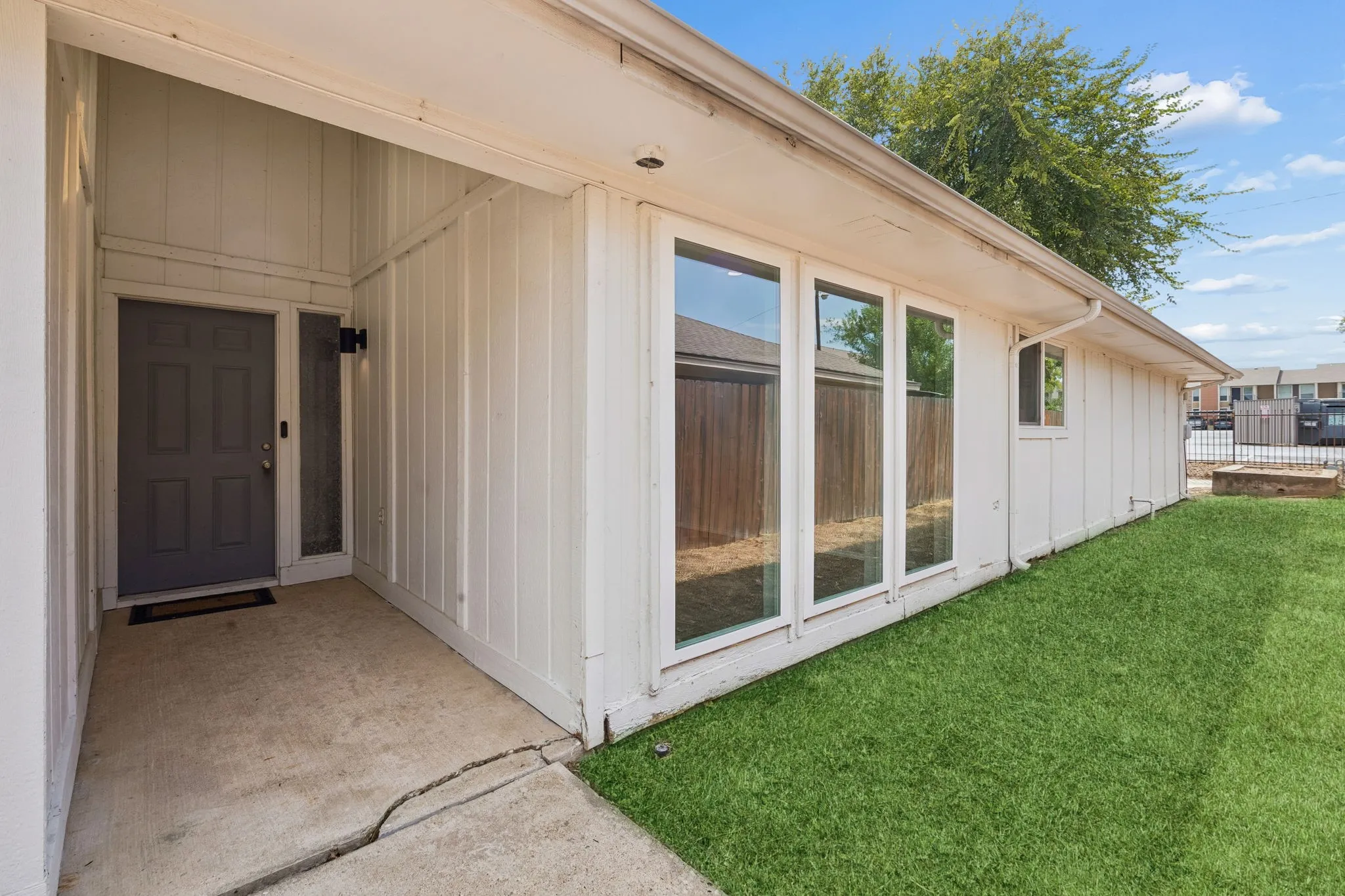Single Family Residence For Sale in Dallas County , 12333 Ferris Creek Lane, Dallas, Texas 75243, 3 Bedroom, 2 Bathroom, 2 Garage spaces, 1,895 Sqft, built in 1978, mls#21372602, Real Estate Agent in Dallas, Homes For Sale in Dallas county, Homes For Sale in Dallas, Realtor in Dallas Texas, Real Estate Brokerage Independent Realty Texas, Luminita Cordes Realtor