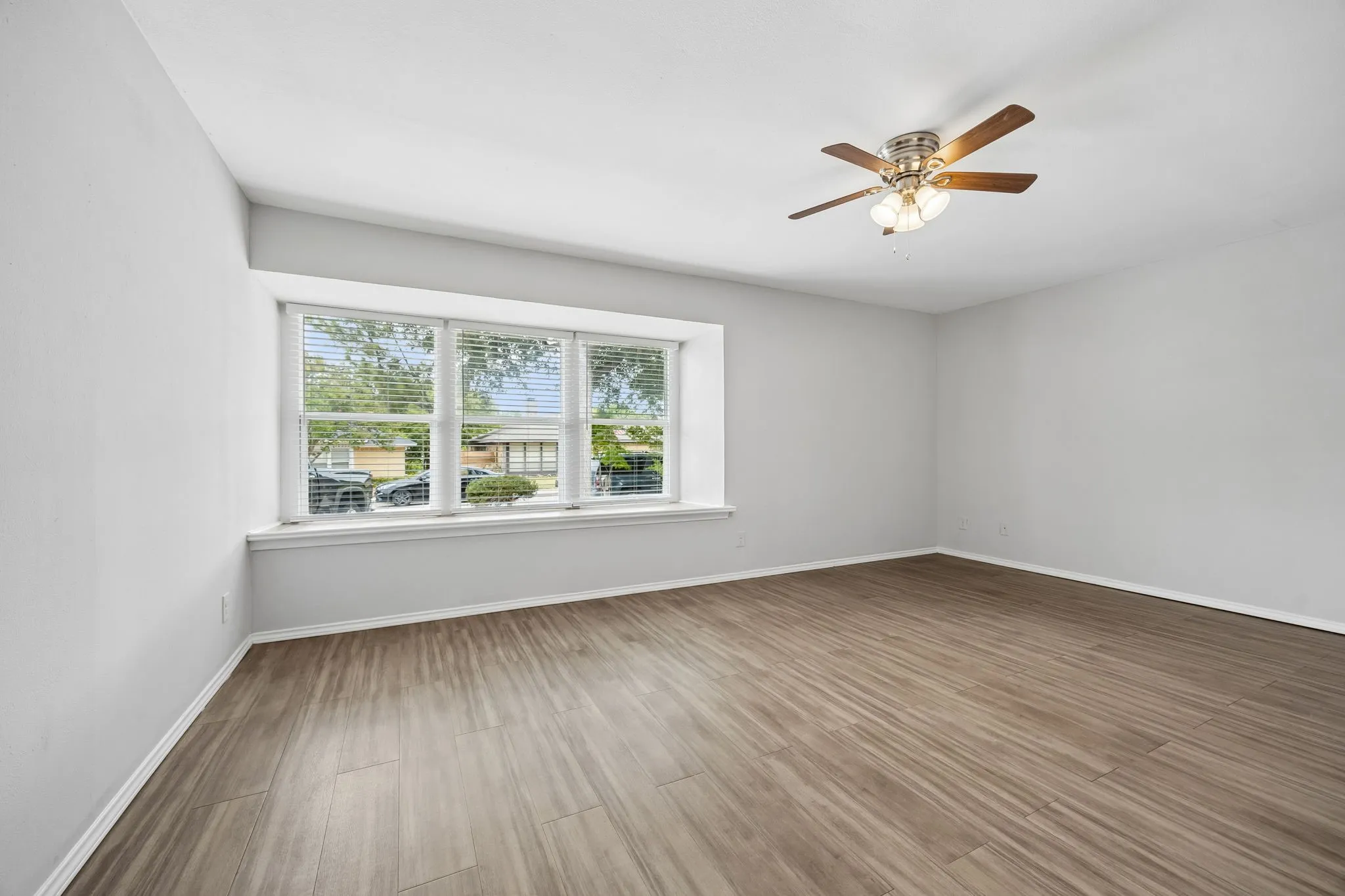 Single Family Residence For Sale in Dallas County , 12333 Ferris Creek Lane, Dallas, Texas 75243, 3 Bedroom, 2 Bathroom, 2 Garage spaces, 1,895 Sqft, built in 1978, mls#21372602, Real Estate Agent in Dallas, Homes For Sale in Dallas county, Homes For Sale in Dallas, Realtor in Dallas Texas, Real Estate Brokerage Independent Realty Texas, Luminita Cordes Realtor