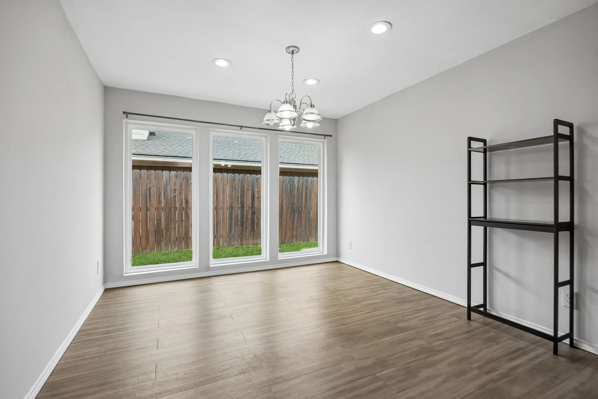 Single Family Residence For Sale in Dallas County , 12333 Ferris Creek Lane, Dallas, Texas 75243, 3 Bedroom, 2 Bathroom, 2 Garage spaces, 1,895 Sqft, built in 1978, mls#21372602, Real Estate Agent in Dallas, Homes For Sale in Dallas county, Homes For Sale in Dallas, Realtor in Dallas Texas, Real Estate Brokerage Independent Realty Texas, Luminita Cordes Realtor