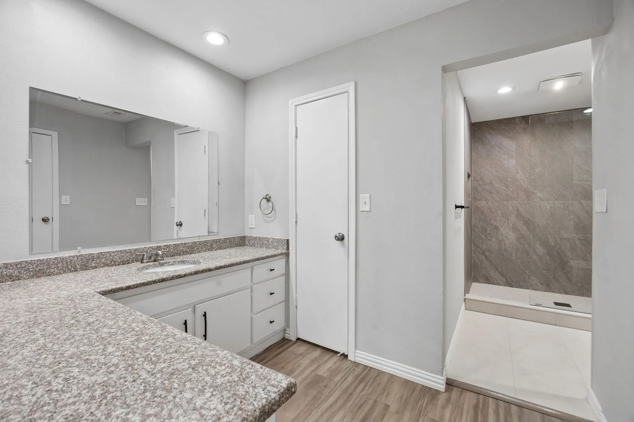 Single Family Residence For Sale in Dallas County , 12333 Ferris Creek Lane, Dallas, Texas 75243, 3 Bedroom, 2 Bathroom, 2 Garage spaces, 1,895 Sqft, built in 1978, mls#21372602, Real Estate Agent in Dallas, Homes For Sale in Dallas county, Homes For Sale in Dallas, Realtor in Dallas Texas, Real Estate Brokerage Independent Realty Texas, Luminita Cordes Realtor