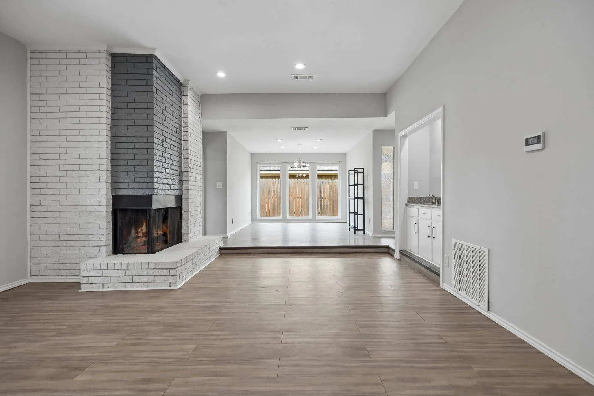 Single Family Residence For Sale in Dallas County , 12333 Ferris Creek Lane, Dallas, Texas 75243, 3 Bedroom, 2 Bathroom, 2 Garage spaces, 1,895 Sqft, built in 1978, mls#21372602, Real Estate Agent in Dallas, Homes For Sale in Dallas county, Homes For Sale in Dallas, Realtor in Dallas Texas, Real Estate Brokerage Independent Realty Texas, Luminita Cordes Realtor