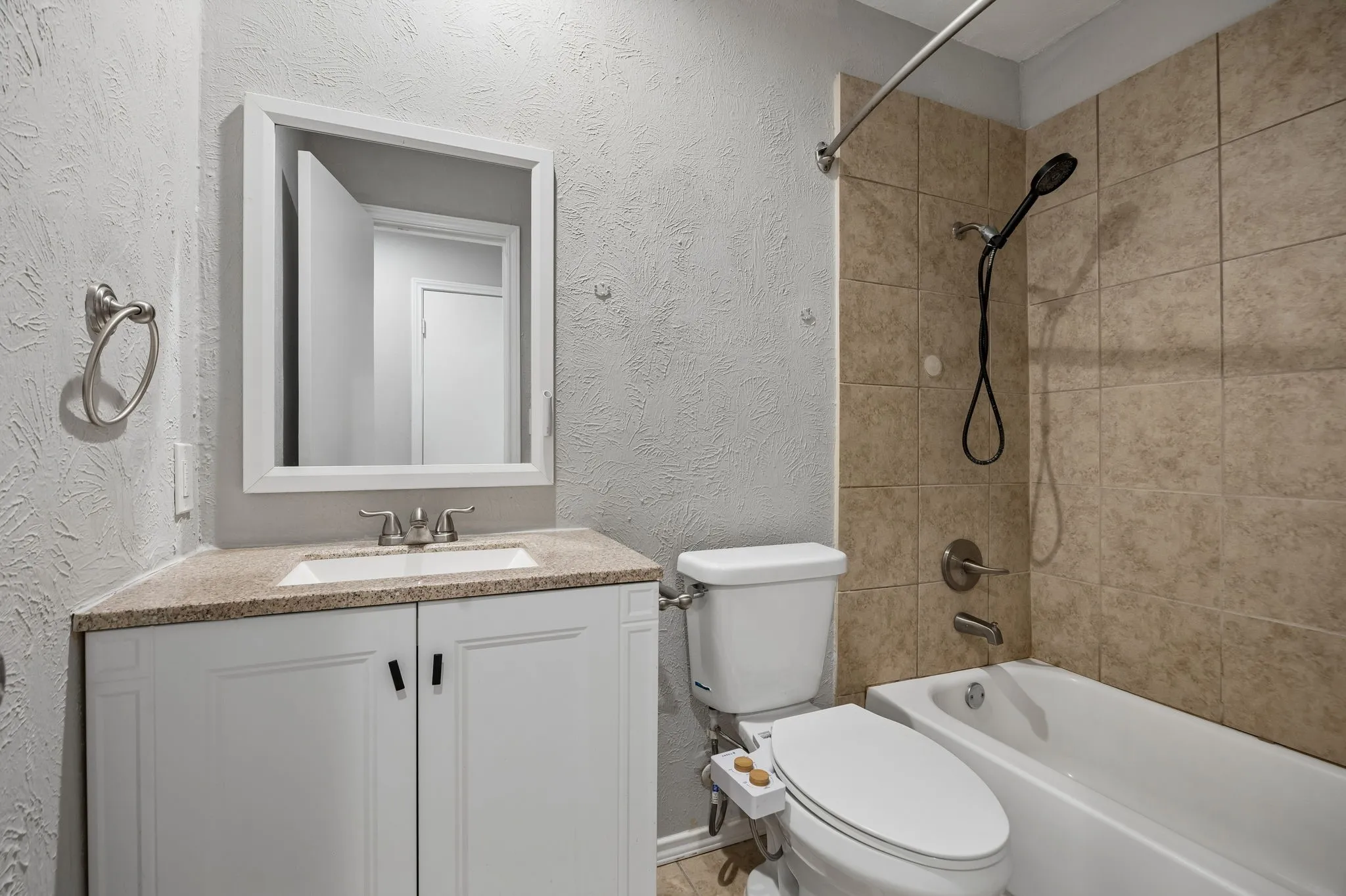 Single Family Residence For Sale in Dallas County , 12333 Ferris Creek Lane, Dallas, Texas 75243, 3 Bedroom, 2 Bathroom, 2 Garage spaces, 1,895 Sqft, built in 1978, mls#21372602, Real Estate Agent in Dallas, Homes For Sale in Dallas county, Homes For Sale in Dallas, Realtor in Dallas Texas, Real Estate Brokerage Independent Realty Texas, Luminita Cordes Realtor