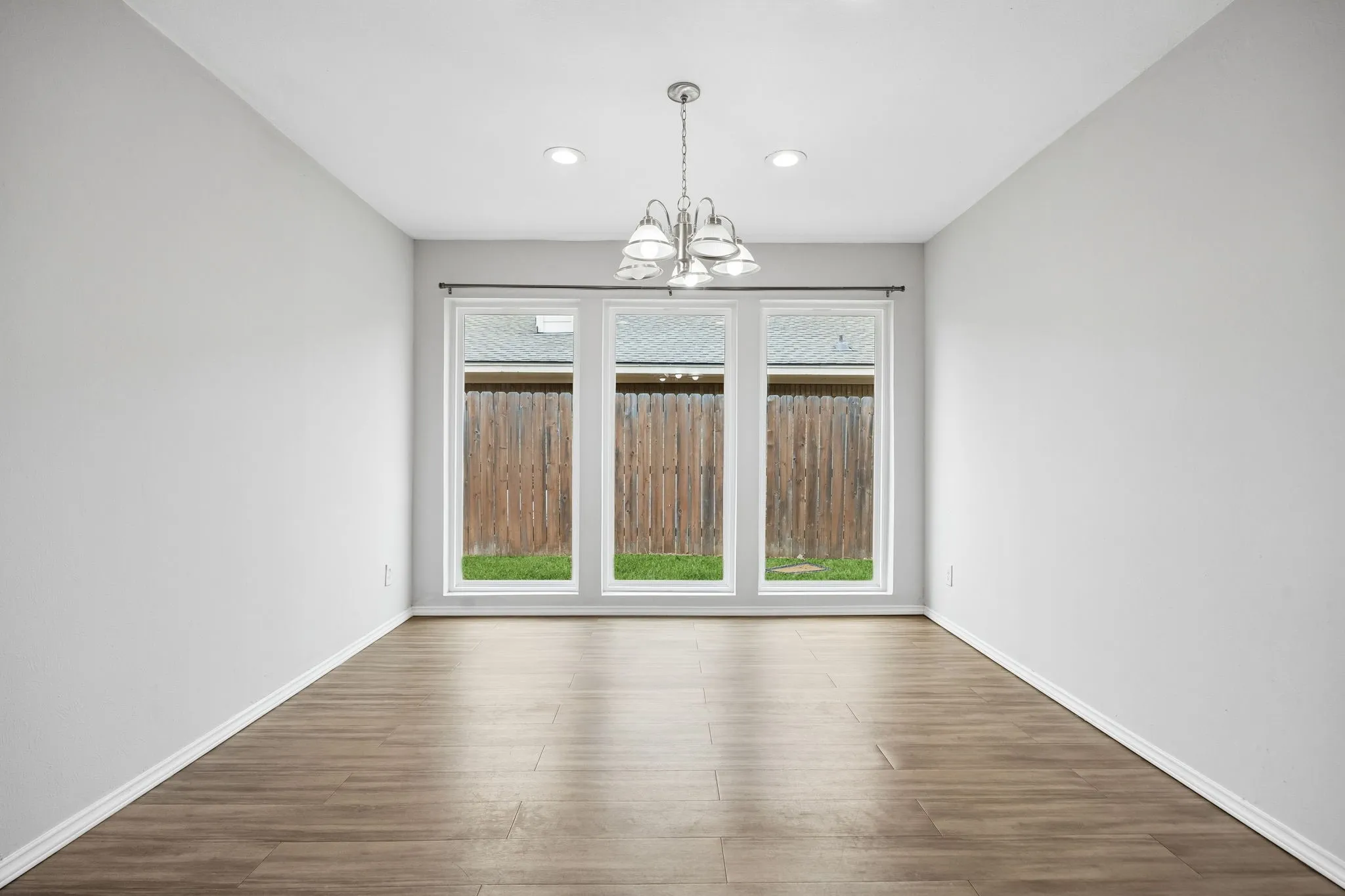 Single Family Residence For Sale in Dallas County , 12333 Ferris Creek Lane, Dallas, Texas 75243, 3 Bedroom, 2 Bathroom, 2 Garage spaces, 1,895 Sqft, built in 1978, mls#21372602, Real Estate Agent in Dallas, Homes For Sale in Dallas county, Homes For Sale in Dallas, Realtor in Dallas Texas, Real Estate Brokerage Independent Realty Texas, Luminita Cordes Realtor