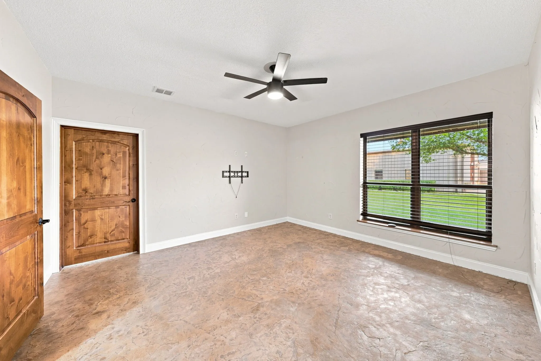 Single Family Residence For Sale in Hunt County , 8129 County Road 2419, Royse City, Texas 75189, 5 Bedroom, 5 Bathroom, 2 Garage spaces, 5,992 Sqft, built in 1998, mls#21372987, Real Estate Agent in Royse City, Homes For Sale in Hunt county, Homes For Sale in Royse City, Realtor in Royse City Texas, Real Estate Brokerage Independent Realty Texas, Luminita Cordes Realtor