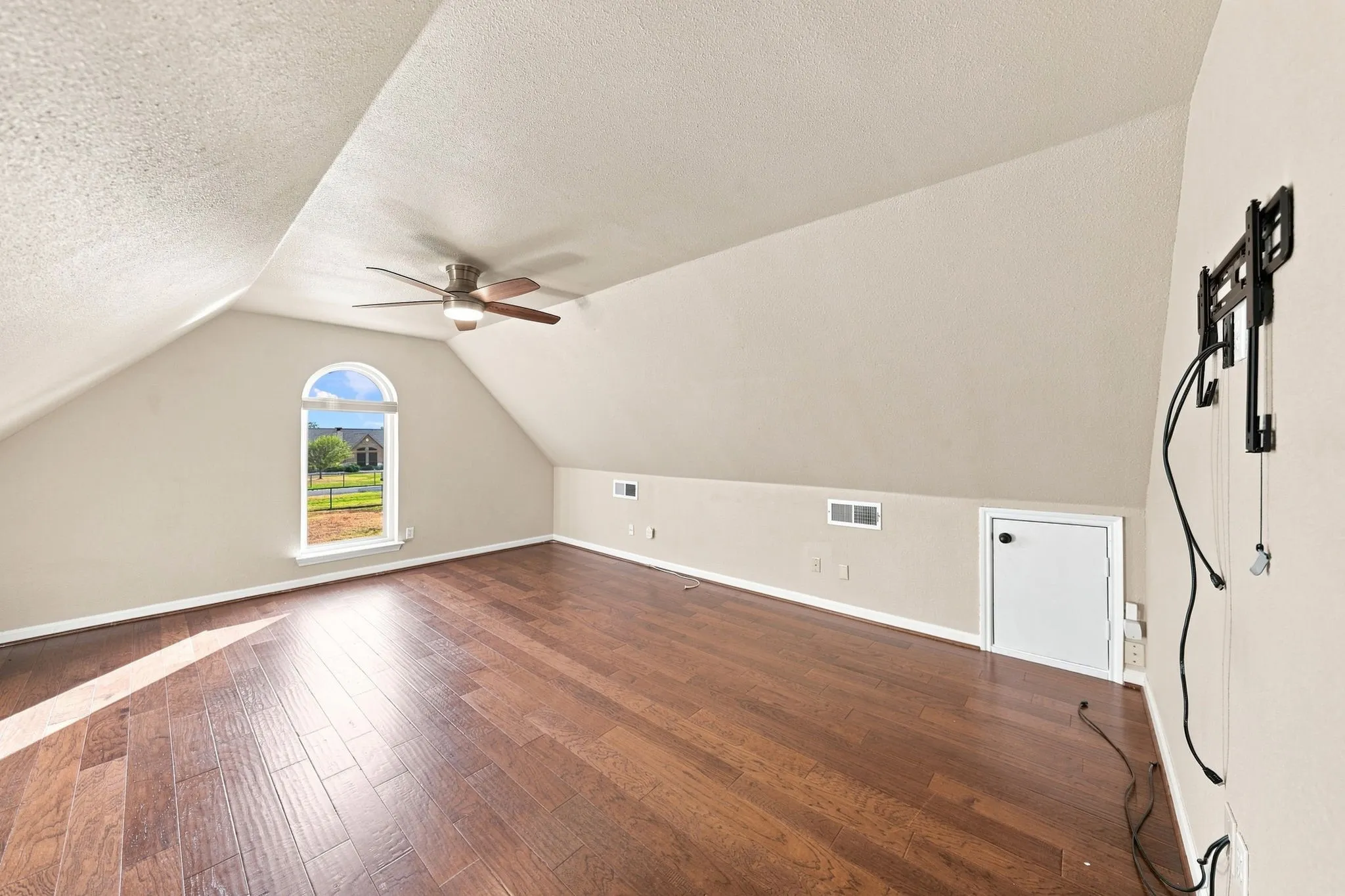 Single Family Residence For Sale in Hunt County , 8129 County Road 2419, Royse City, Texas 75189, 5 Bedroom, 5 Bathroom, 2 Garage spaces, 5,992 Sqft, built in 1998, mls#21372987, Real Estate Agent in Royse City, Homes For Sale in Hunt county, Homes For Sale in Royse City, Realtor in Royse City Texas, Real Estate Brokerage Independent Realty Texas, Luminita Cordes Realtor