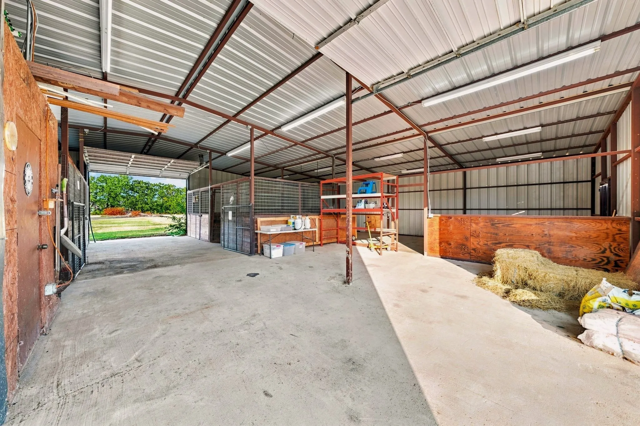 Single Family Residence For Sale in Hunt County , 8129 County Road 2419, Royse City, Texas 75189, 5 Bedroom, 5 Bathroom, 2 Garage spaces, 5,992 Sqft, built in 1998, mls#21372987, Real Estate Agent in Royse City, Homes For Sale in Hunt county, Homes For Sale in Royse City, Realtor in Royse City Texas, Real Estate Brokerage Independent Realty Texas, Luminita Cordes Realtor