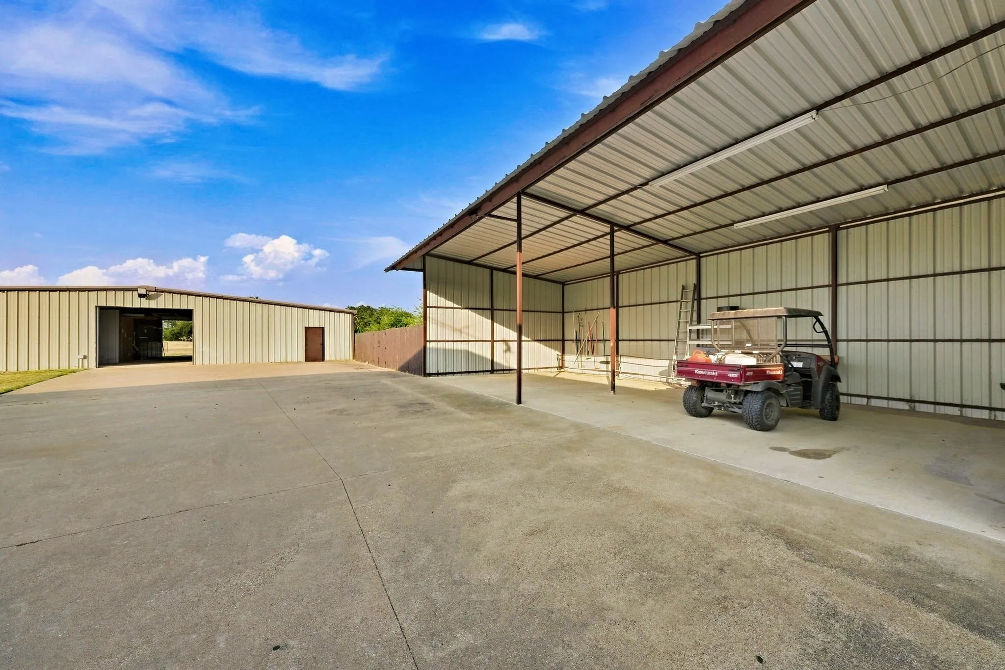 Single Family Residence For Sale in Hunt County , 8129 County Road 2419, Royse City, Texas 75189, 5 Bedroom, 5 Bathroom, 2 Garage spaces, 5,992 Sqft, built in 1998, mls#21372987, Real Estate Agent in Royse City, Homes For Sale in Hunt county, Homes For Sale in Royse City, Realtor in Royse City Texas, Real Estate Brokerage Independent Realty Texas, Luminita Cordes Realtor