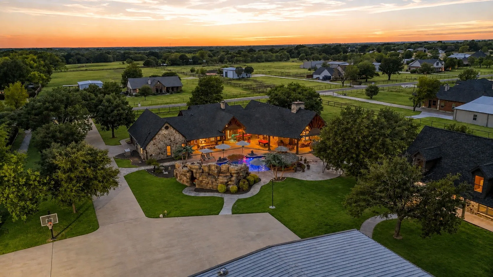 Single Family Residence For Sale in Hunt County , 8129 County Road 2419, Royse City, Texas 75189, 5 Bedroom, 5 Bathroom, 2 Garage spaces, 5,992 Sqft, built in 1998, mls#21372987, Real Estate Agent in Royse City, Homes For Sale in Hunt county, Homes For Sale in Royse City, Realtor in Royse City Texas, Real Estate Brokerage Independent Realty Texas, Luminita Cordes Realtor