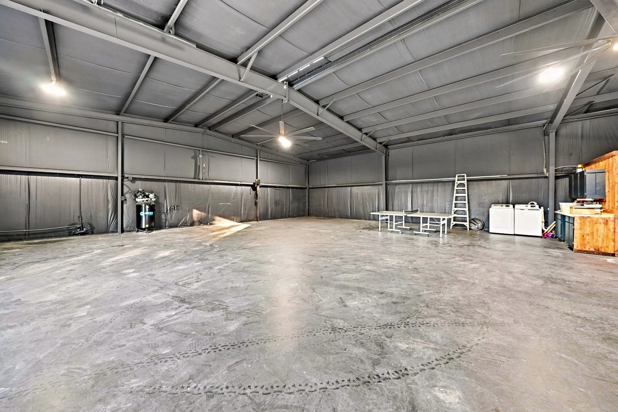Single Family Residence For Sale in Hunt County , 8129 County Road 2419, Royse City, Texas 75189, 5 Bedroom, 5 Bathroom, 2 Garage spaces, 5,992 Sqft, built in 1998, mls#21372987, Real Estate Agent in Royse City, Homes For Sale in Hunt county, Homes For Sale in Royse City, Realtor in Royse City Texas, Real Estate Brokerage Independent Realty Texas, Luminita Cordes Realtor