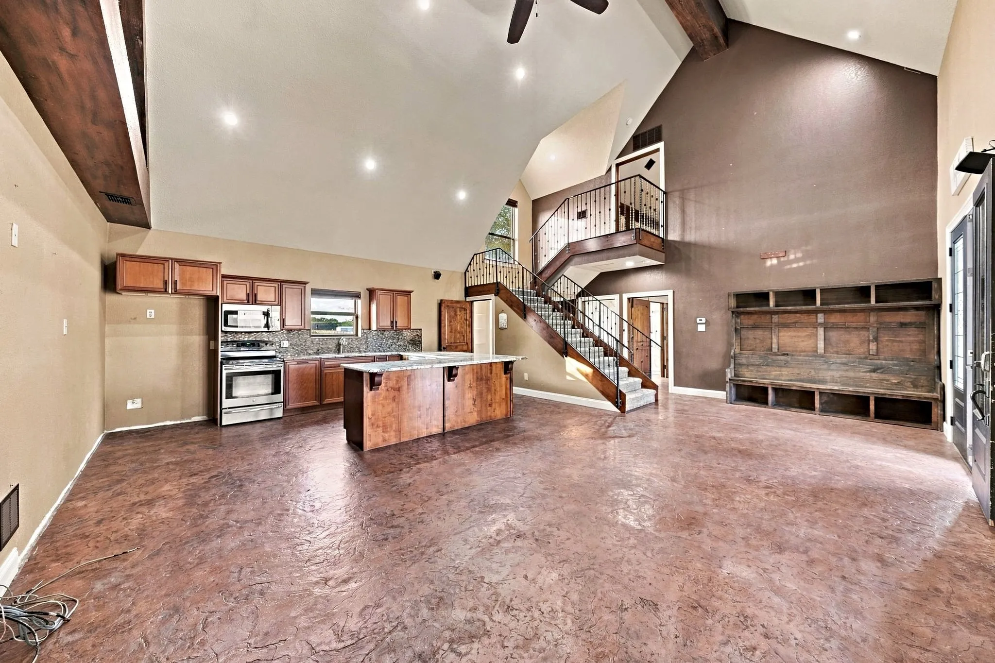 Single Family Residence For Sale in Hunt County , 8129 County Road 2419, Royse City, Texas 75189, 5 Bedroom, 5 Bathroom, 2 Garage spaces, 5,992 Sqft, built in 1998, mls#21372987, Real Estate Agent in Royse City, Homes For Sale in Hunt county, Homes For Sale in Royse City, Realtor in Royse City Texas, Real Estate Brokerage Independent Realty Texas, Luminita Cordes Realtor