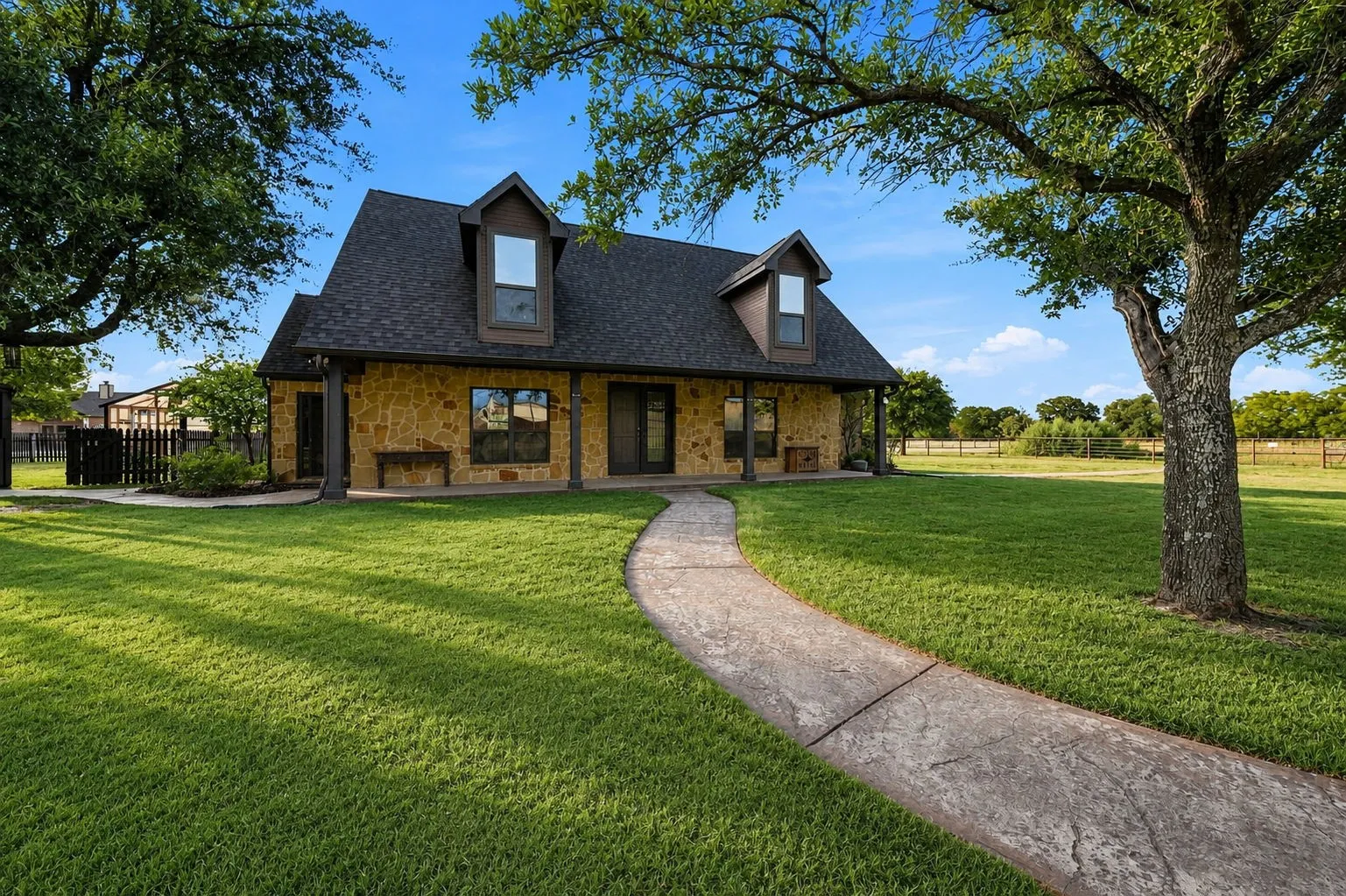 Single Family Residence For Sale in Hunt County , 8129 County Road 2419, Royse City, Texas 75189, 5 Bedroom, 5 Bathroom, 2 Garage spaces, 5,992 Sqft, built in 1998, mls#21372987, Real Estate Agent in Royse City, Homes For Sale in Hunt county, Homes For Sale in Royse City, Realtor in Royse City Texas, Real Estate Brokerage Independent Realty Texas, Luminita Cordes Realtor