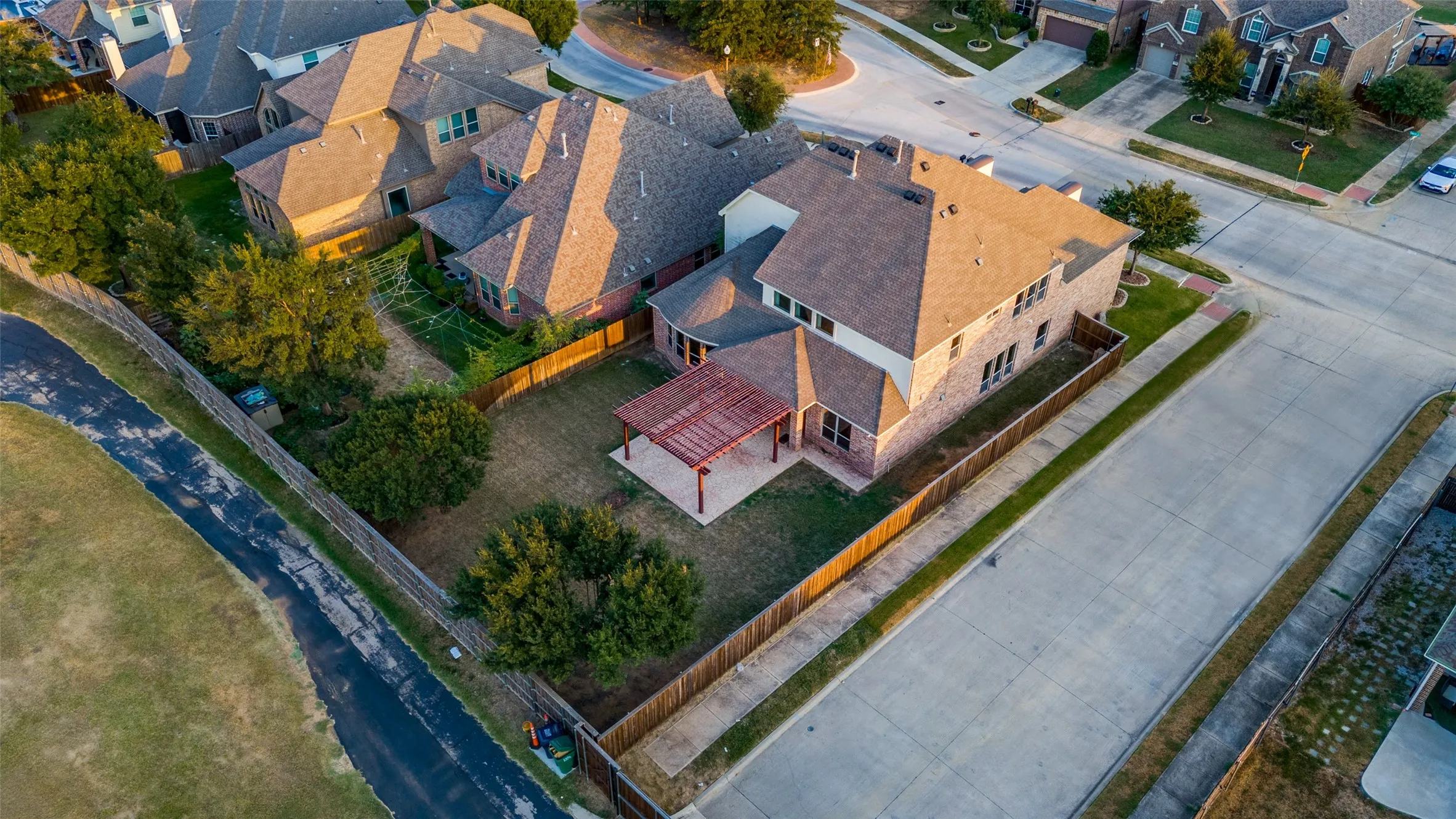 Single Family Residence For Sale in Denton County , 6701 Edwards Road, Denton, Texas 76208, 5 Bedroom, 4 Bathroom, 3 Garage spaces, 3,976 Sqft, built in 2014, mls#21373039, Real Estate Agent in Denton, Homes For Sale in Denton county, Homes For Sale in Denton, Realtor in Denton Texas, Real Estate Brokerage Independent Realty Texas, Luminita Cordes Realtor